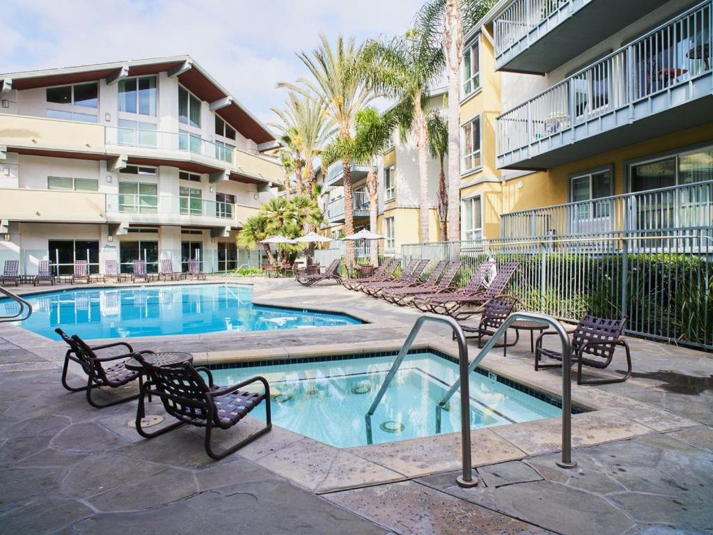 Amazing High Rise 1BR apt W Panoramic Ocean Views