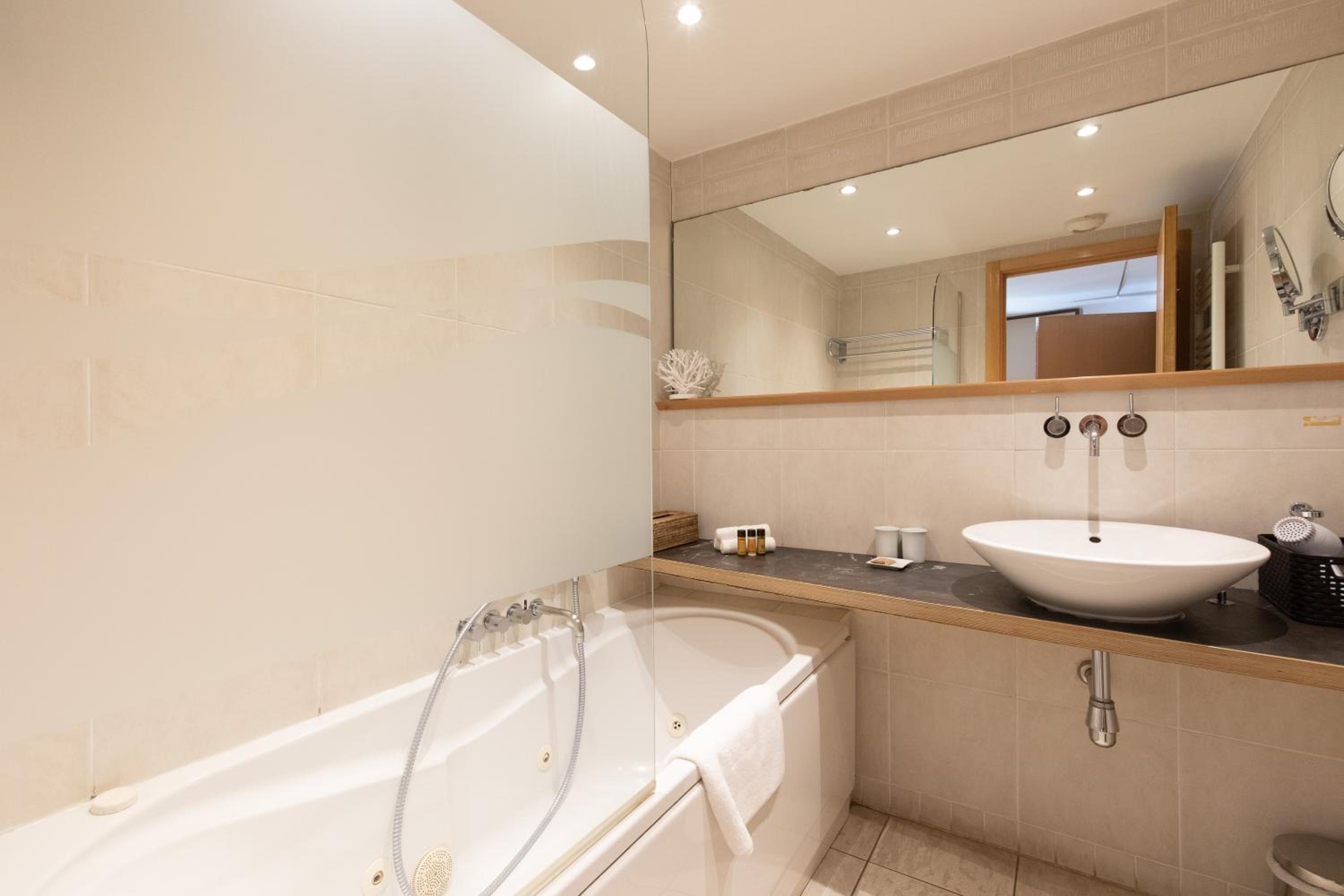 Pavillon Riviera Yourhosthelper — 12