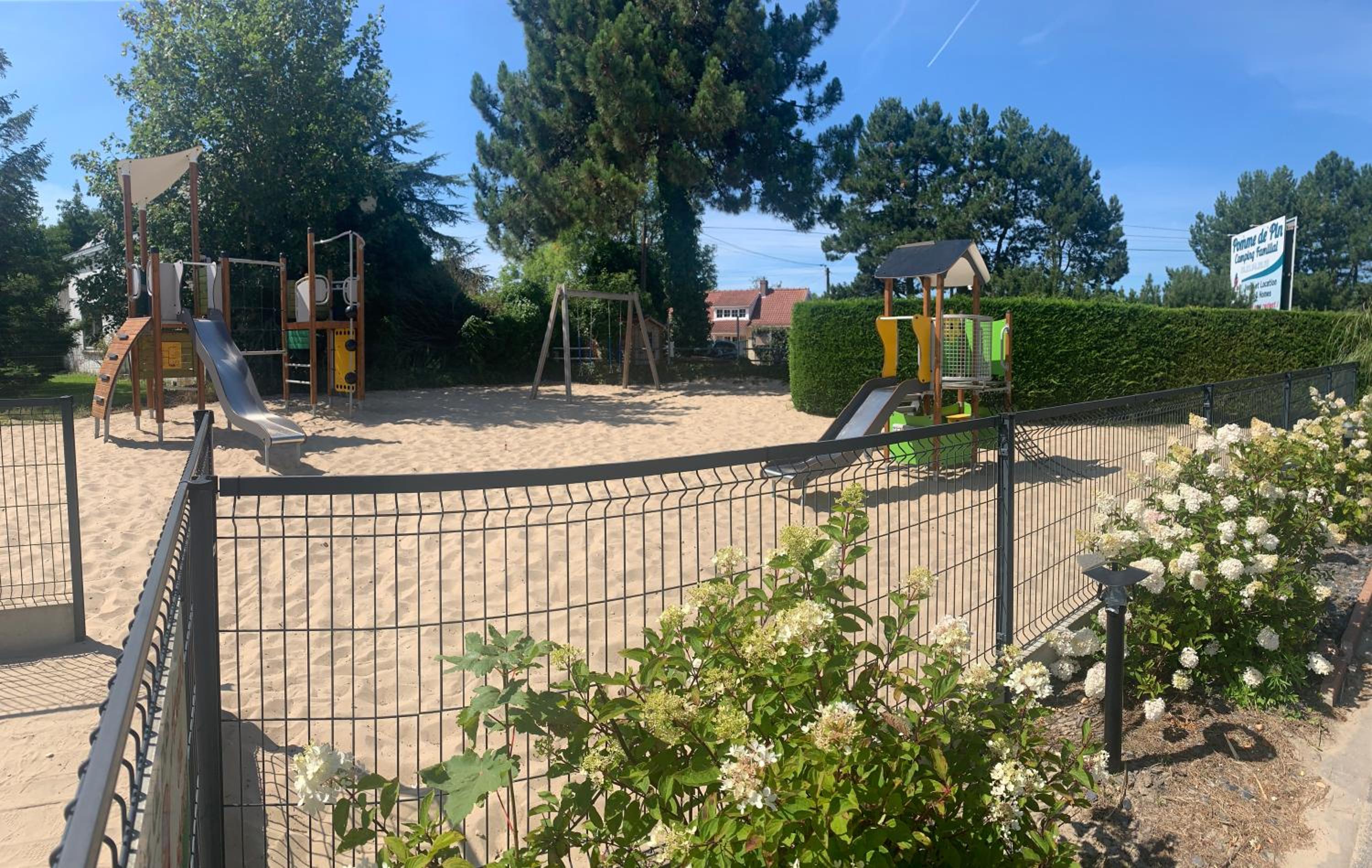 Camping Pomme de Pin view 3