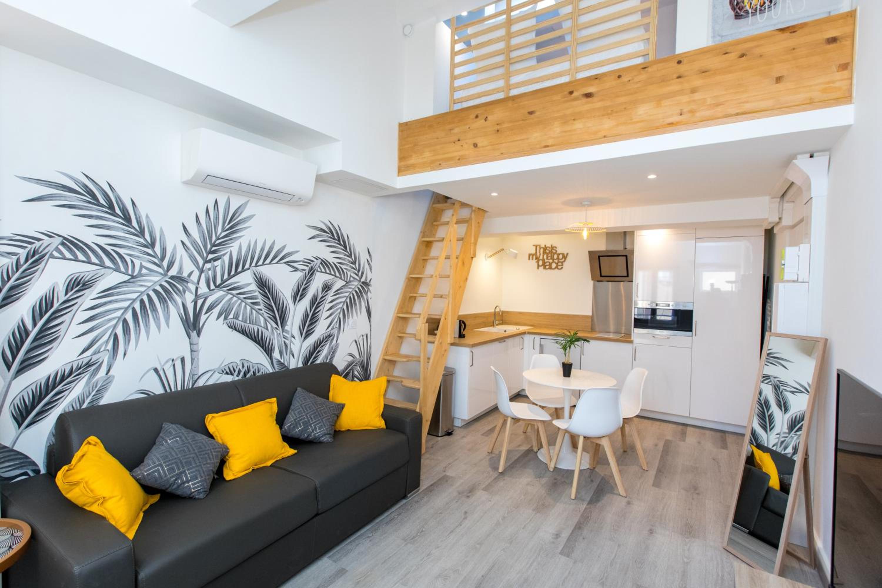 Duplex : Plage 300m, Clim, Netflix