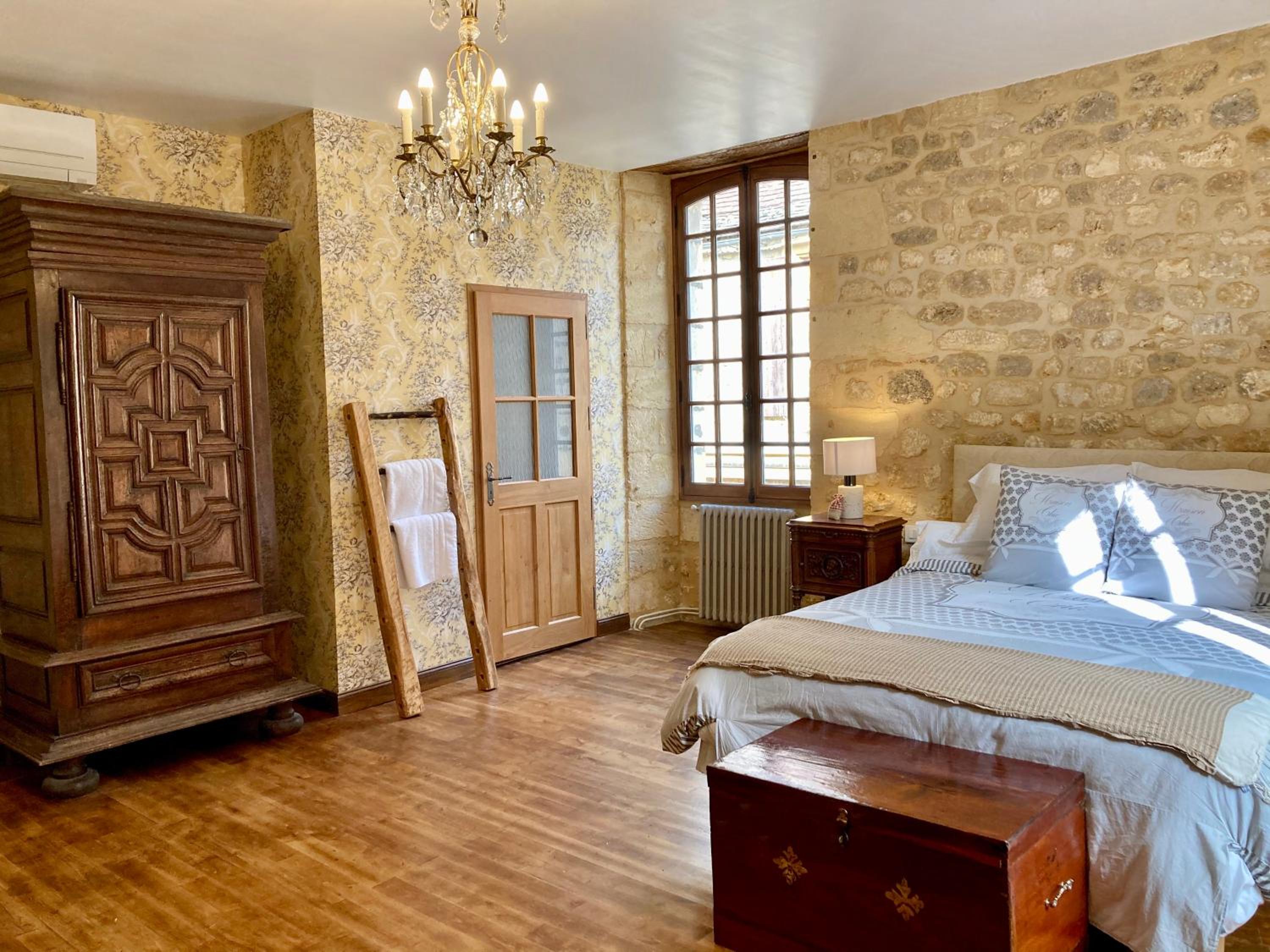 The Little Cousins of Quebec - Guest Rooms in Domme