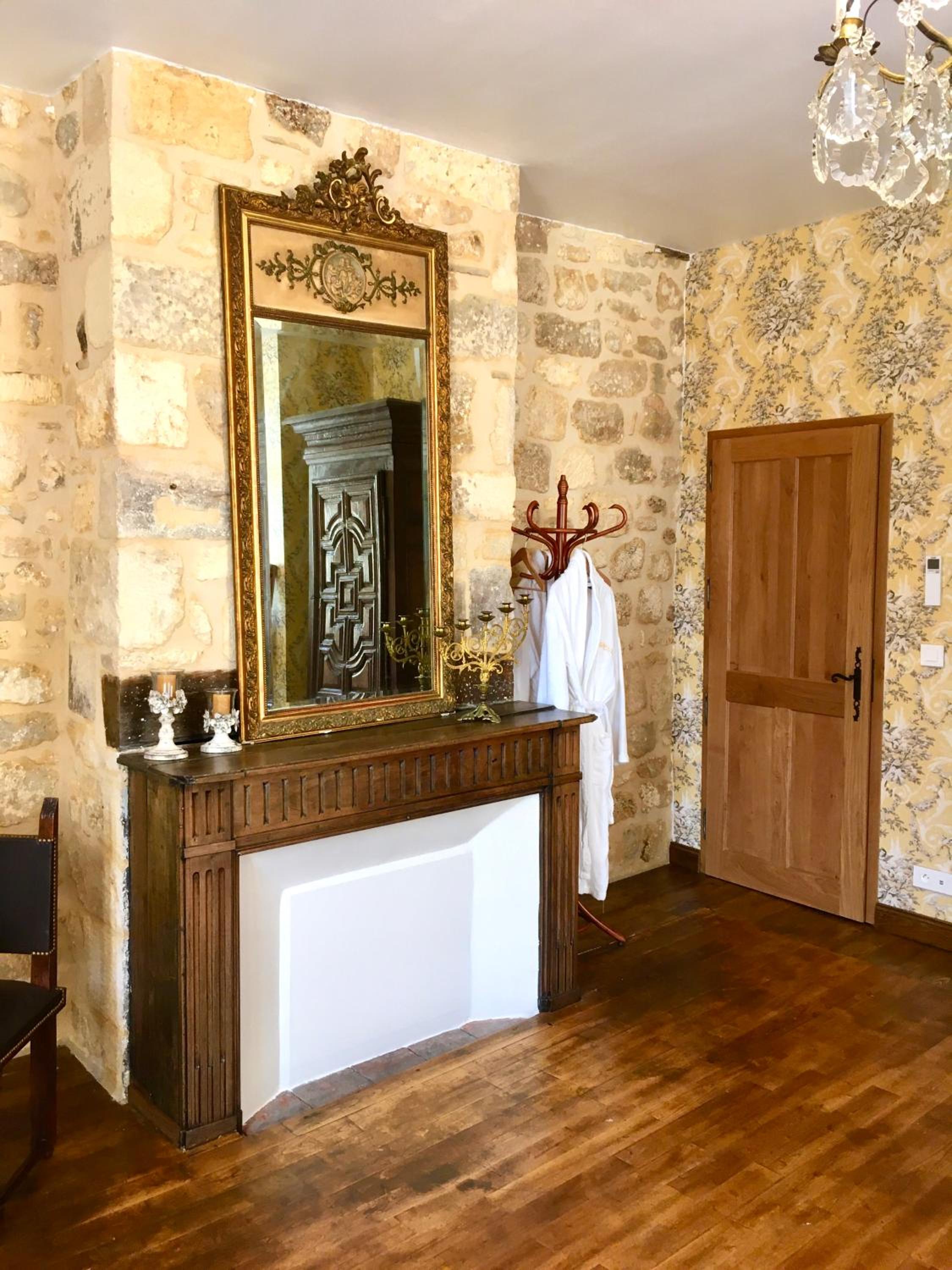The Little Cousins of Quebec - Guest Rooms in Domme