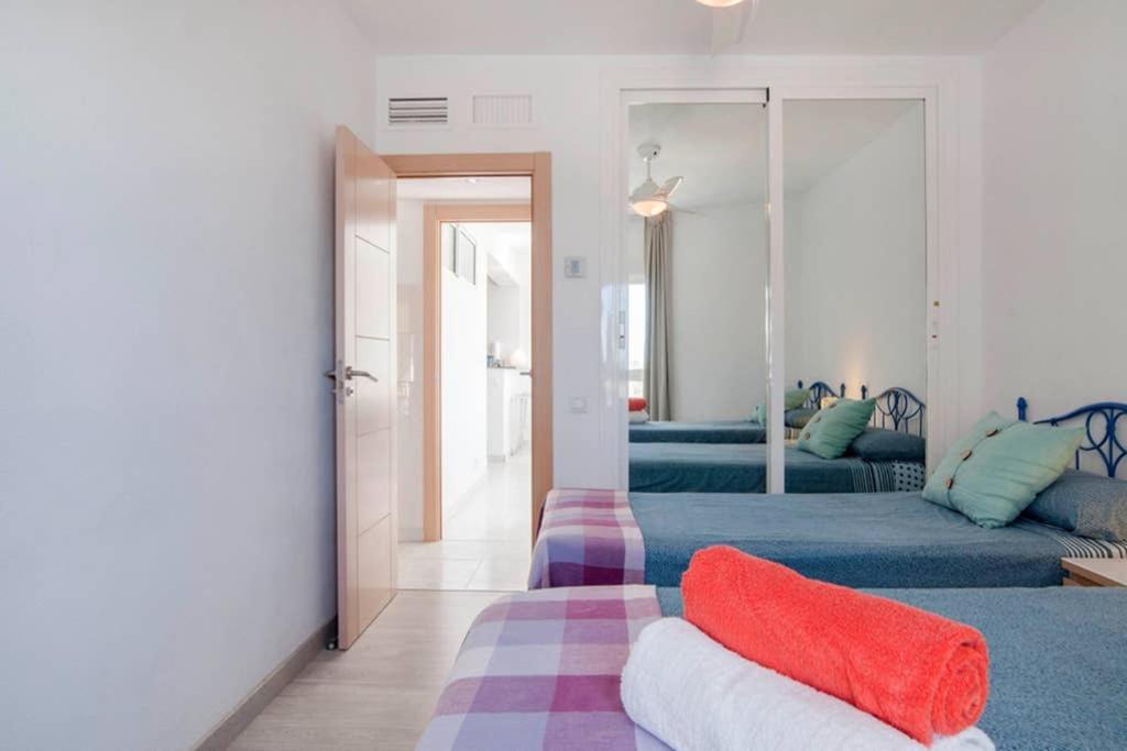 021 - Wonderful Beachfront Apartment with Stunning Sea Views photo 5