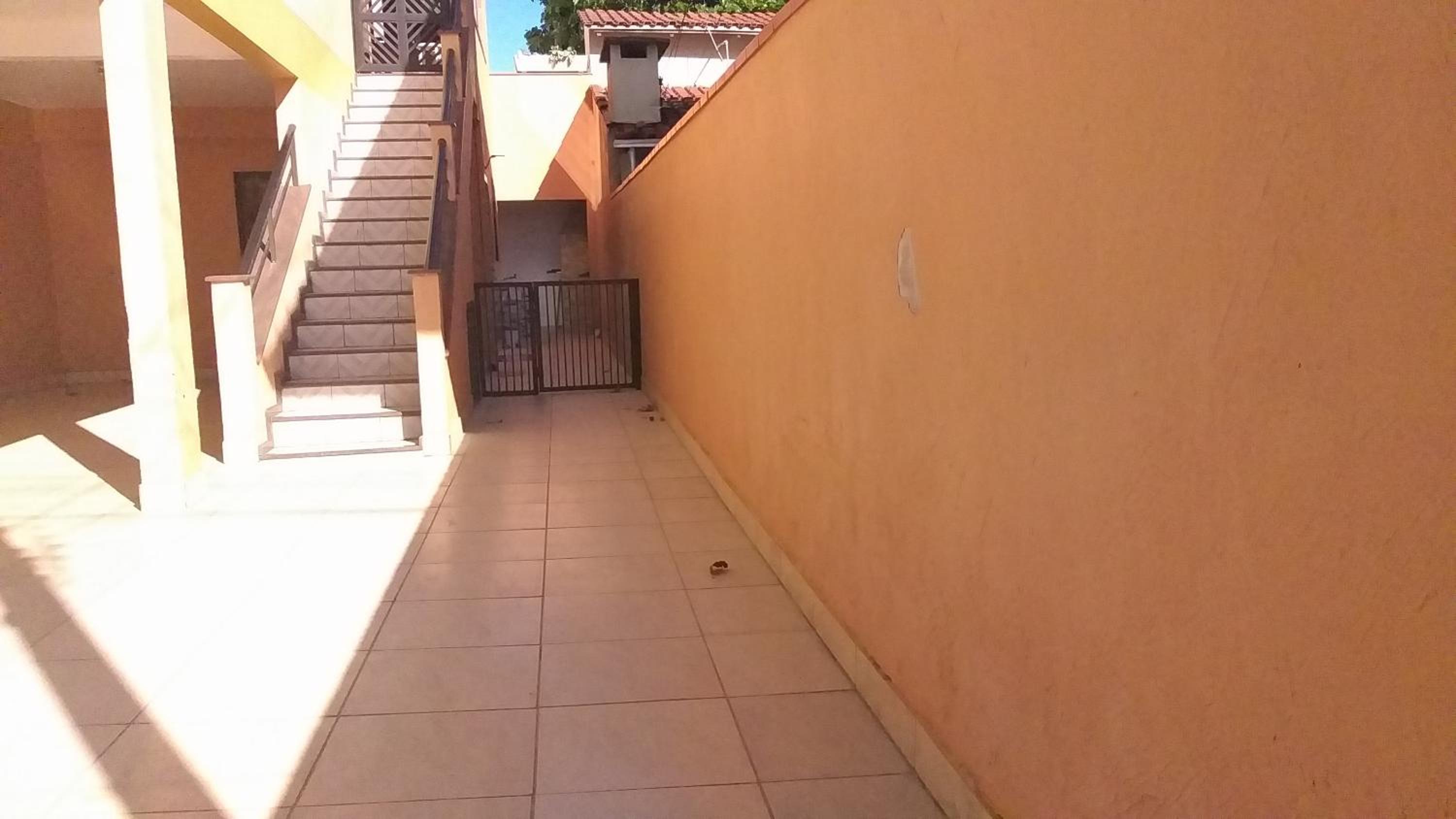 CASA 01 DORM TERRENO COMPARTIDO