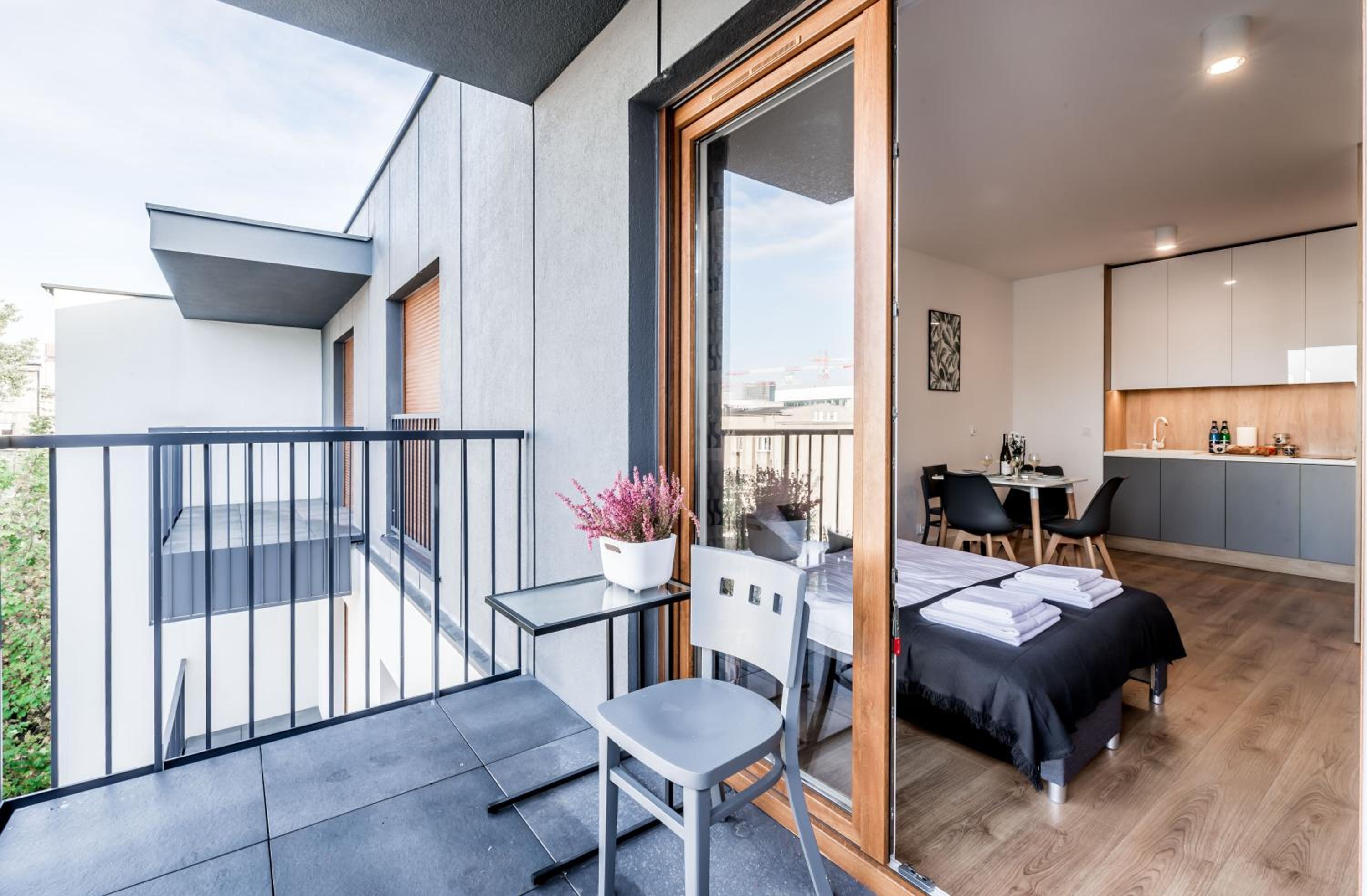 Apartament Targi z garażem i siłownią