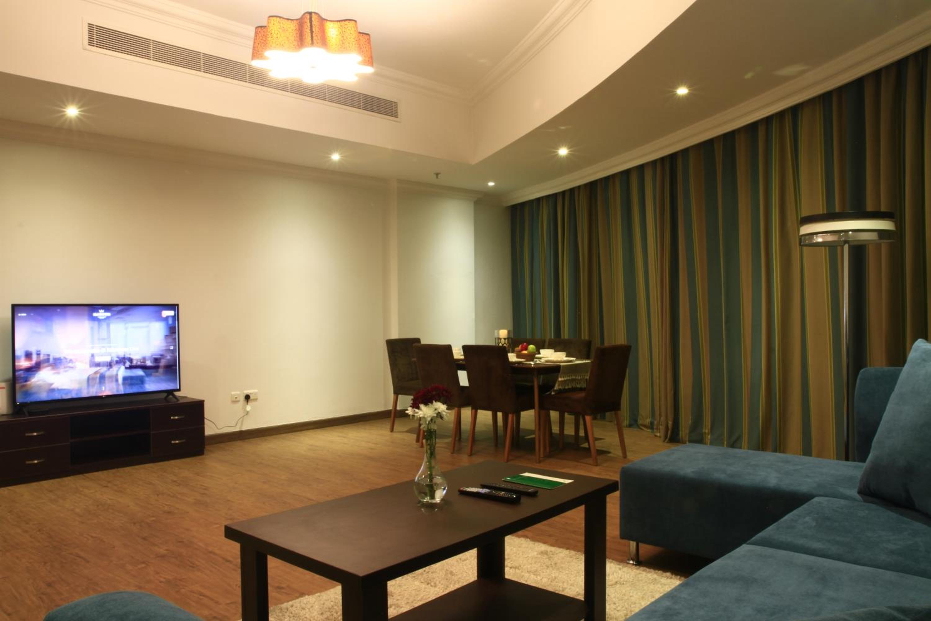 Magnum Hotel & Suites West Bay — 26