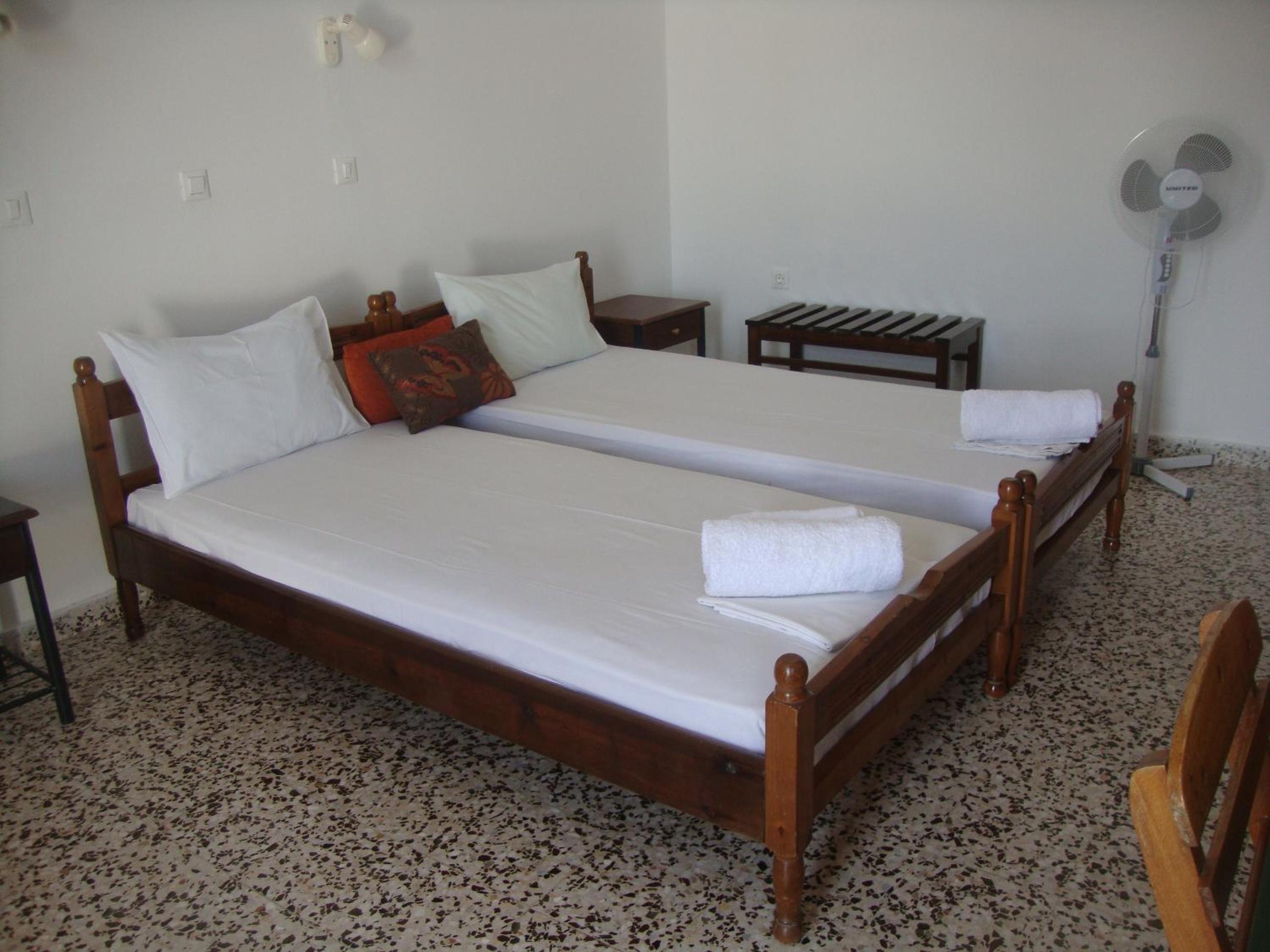 Sarris Studios & Apartments