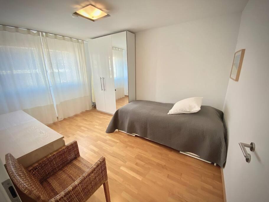 Good location, spacious, comfortable and bright!!