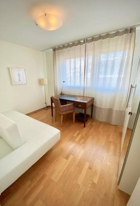 Good location, spacious, comfortable and bright!!