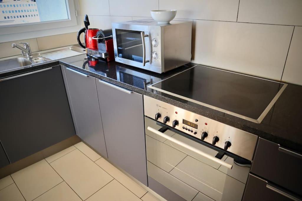 Good location, spacious, comfortable and bright!!