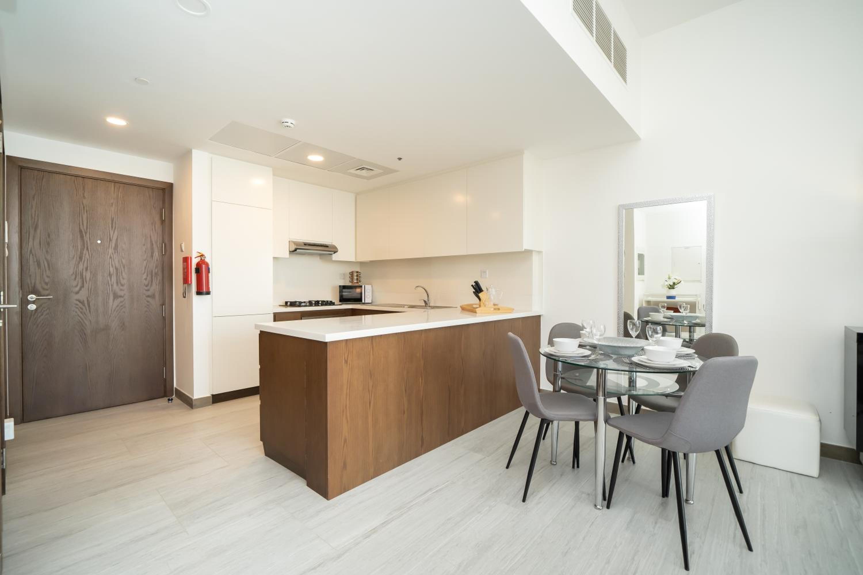 HiGuests - Chic Apartment in JVC with Panoramic City Views