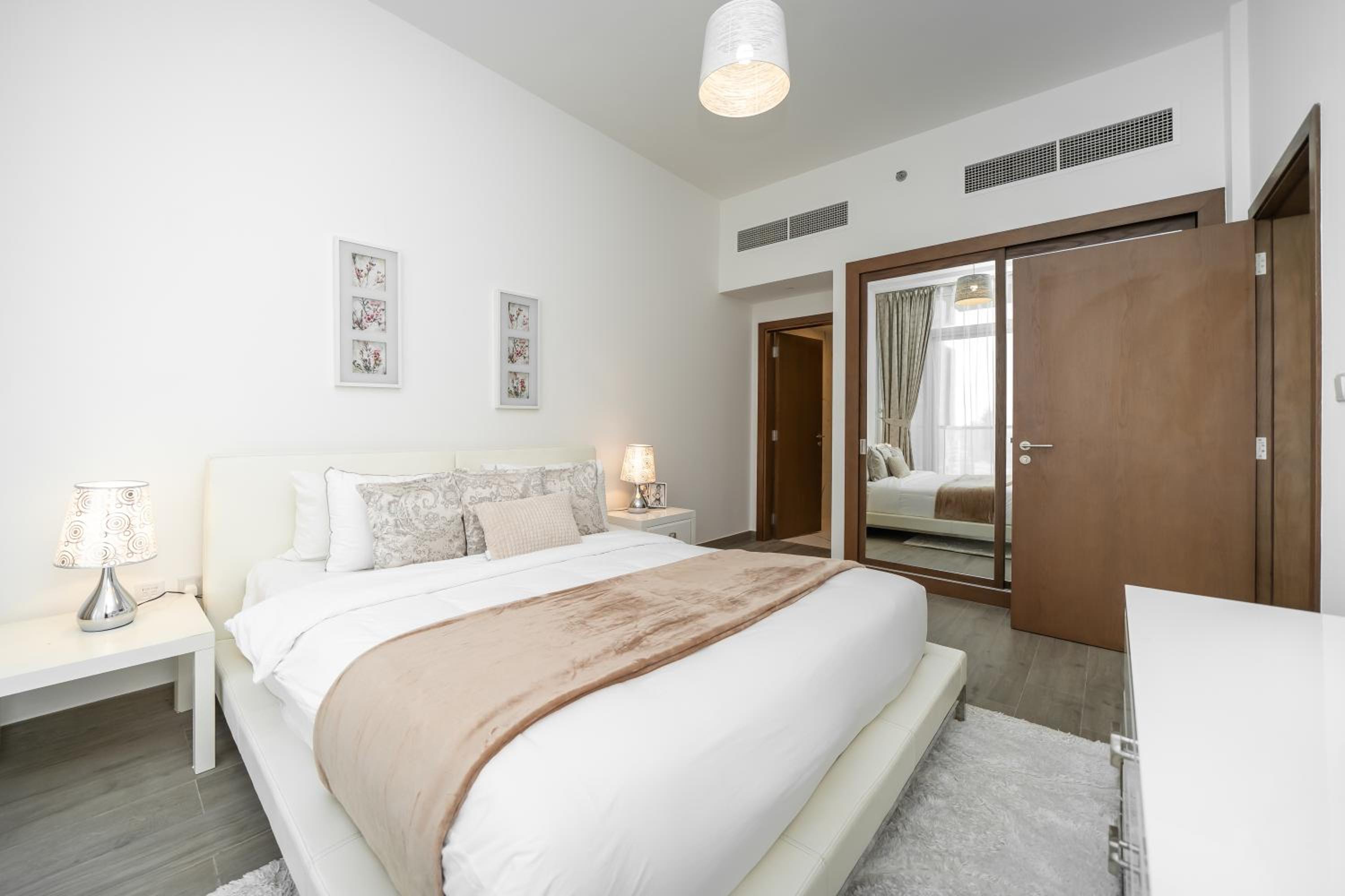 HiGuests - Chic Apartment in JVC with Panoramic City Views
