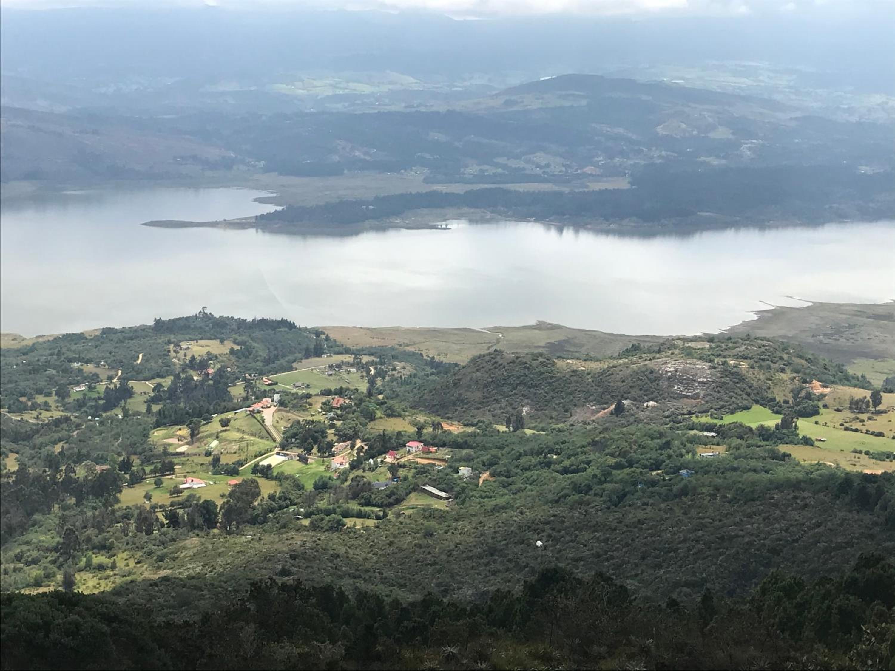 Chalet Guatavita - Tominé. La Casa Amarilla