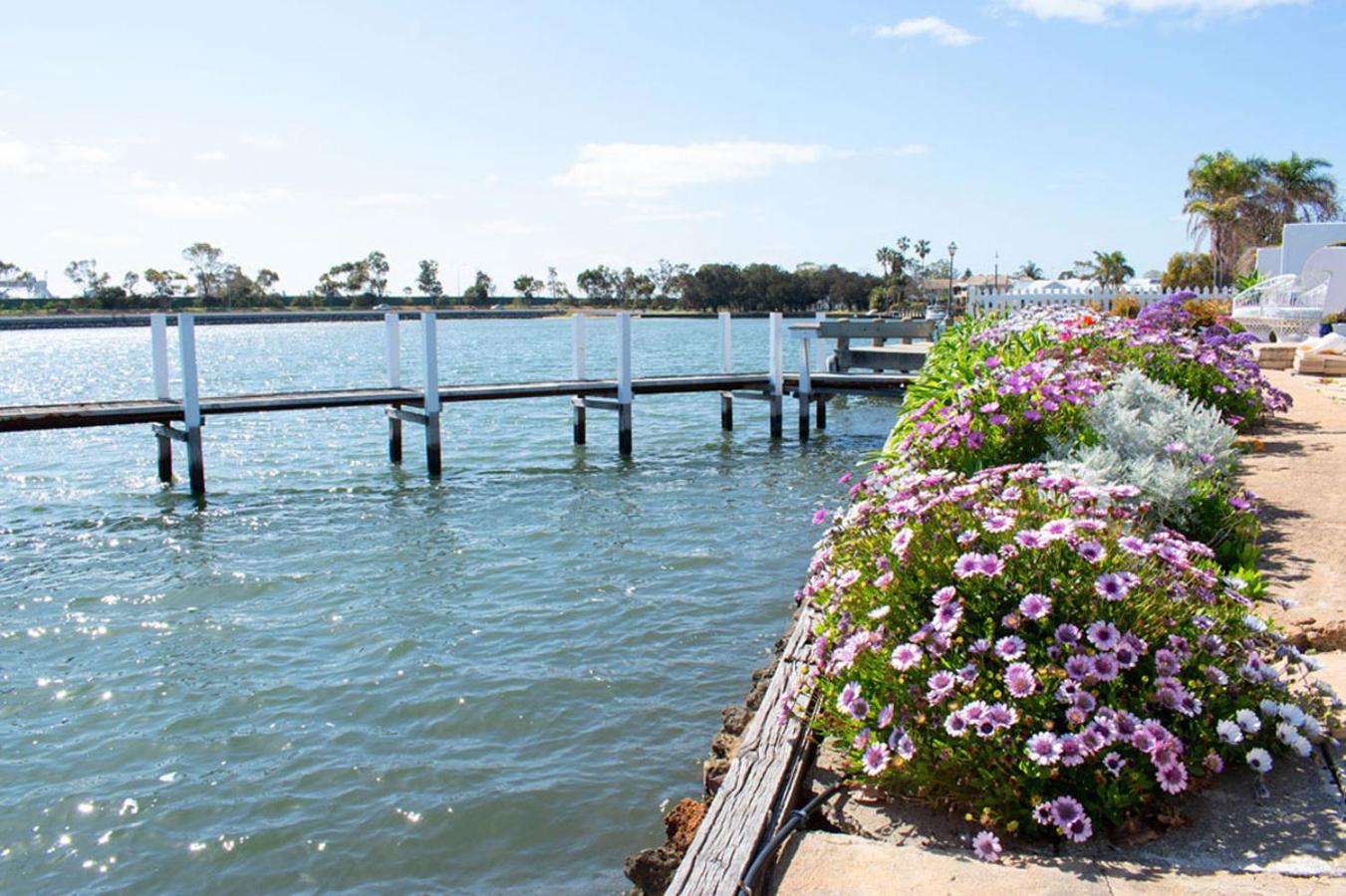 Boathouse Bunbury Bed & Breakfast