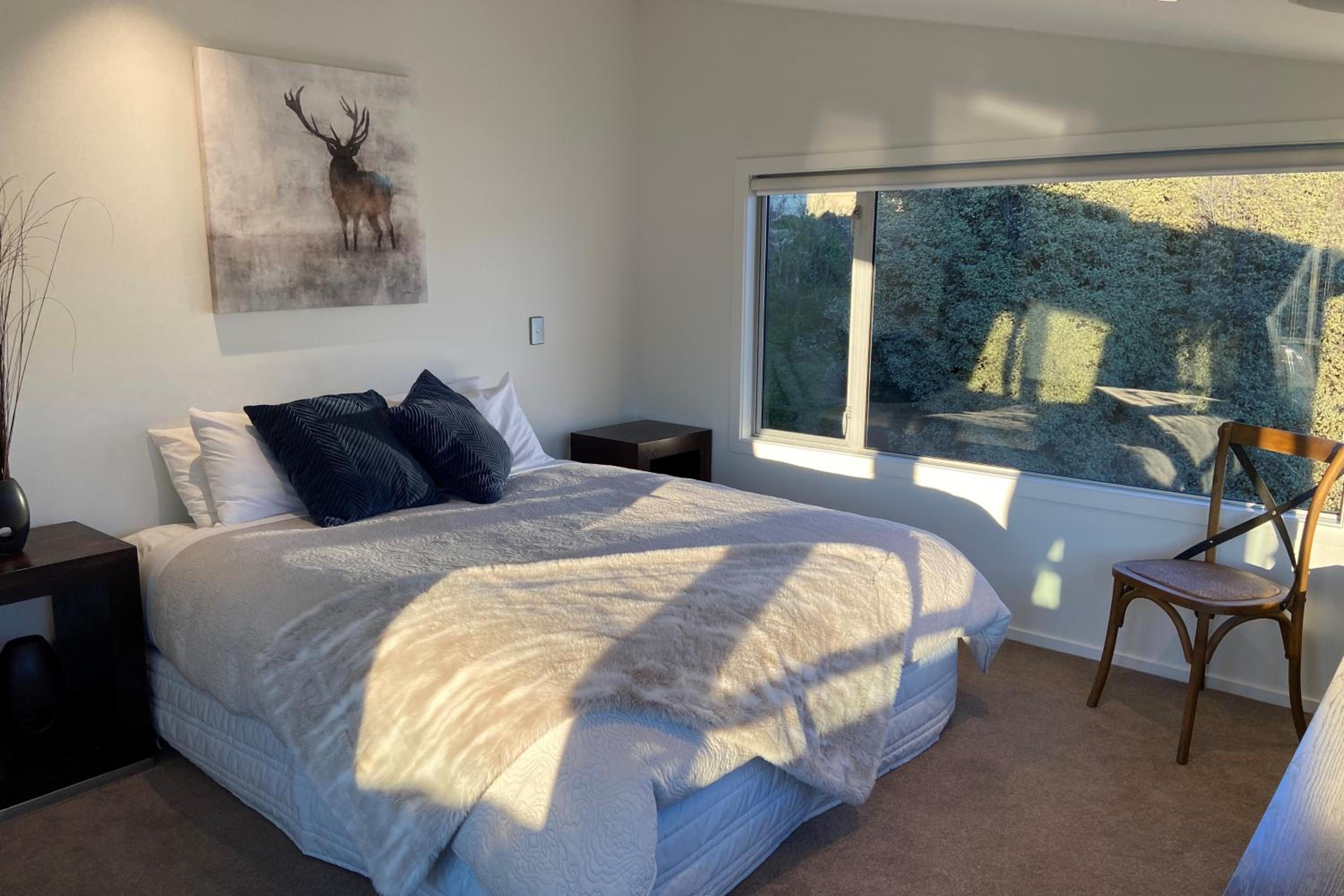 Lakeview Heights Luxury Apartment 2