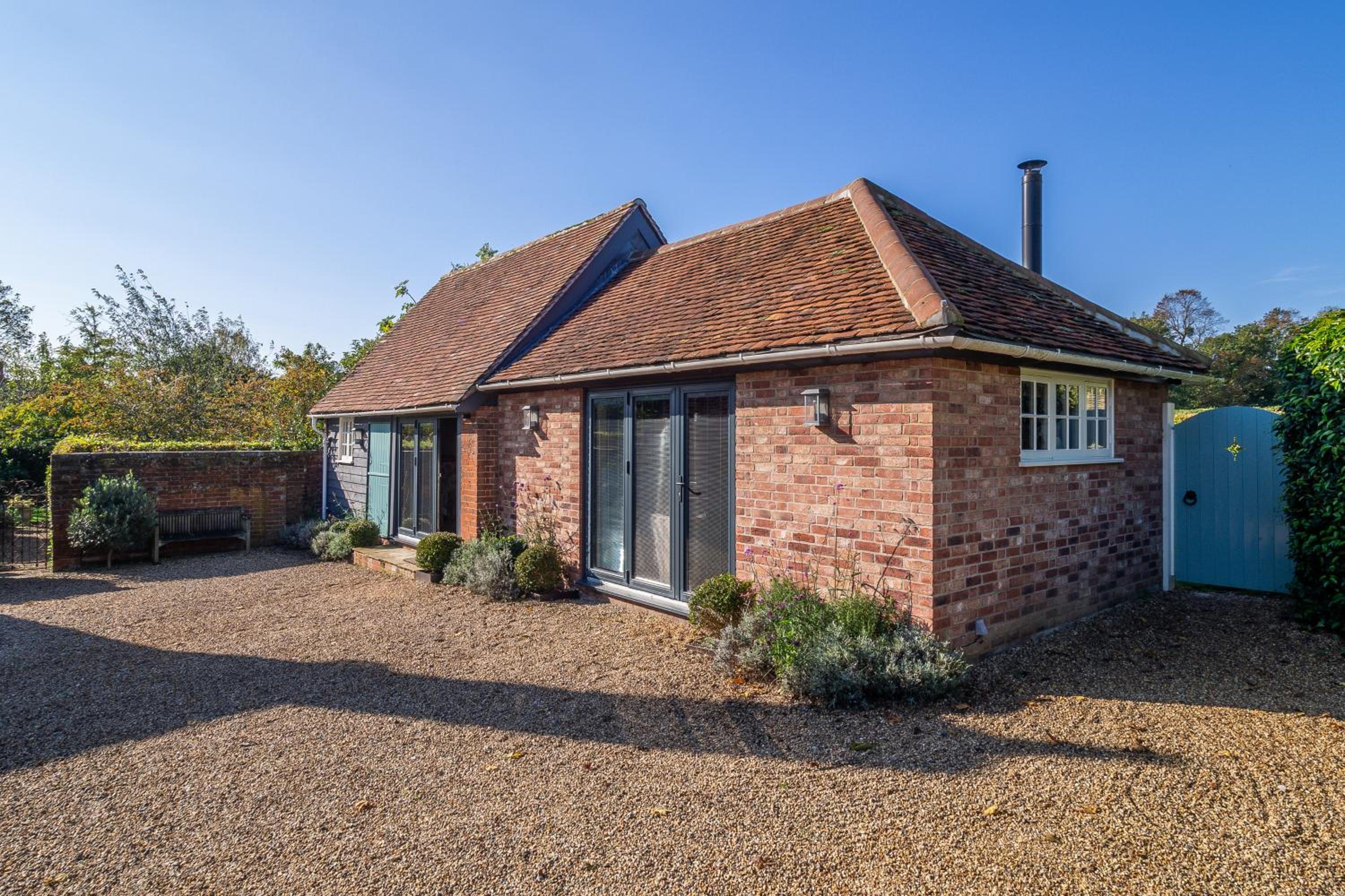 Romantic cottage in pretty village with great pubs - Stoke Cartlodge view 2