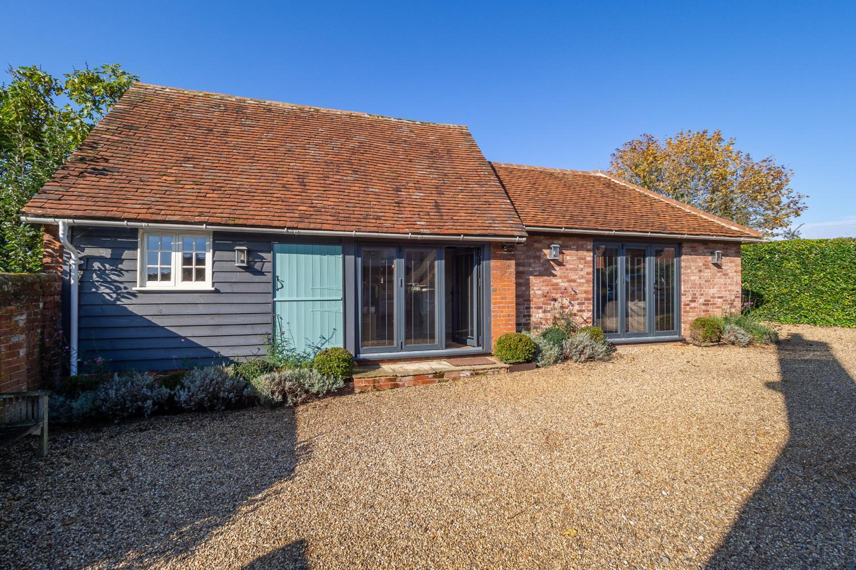 Romantic cottage in pretty village with great pubs - Stoke Cartlodge view 3