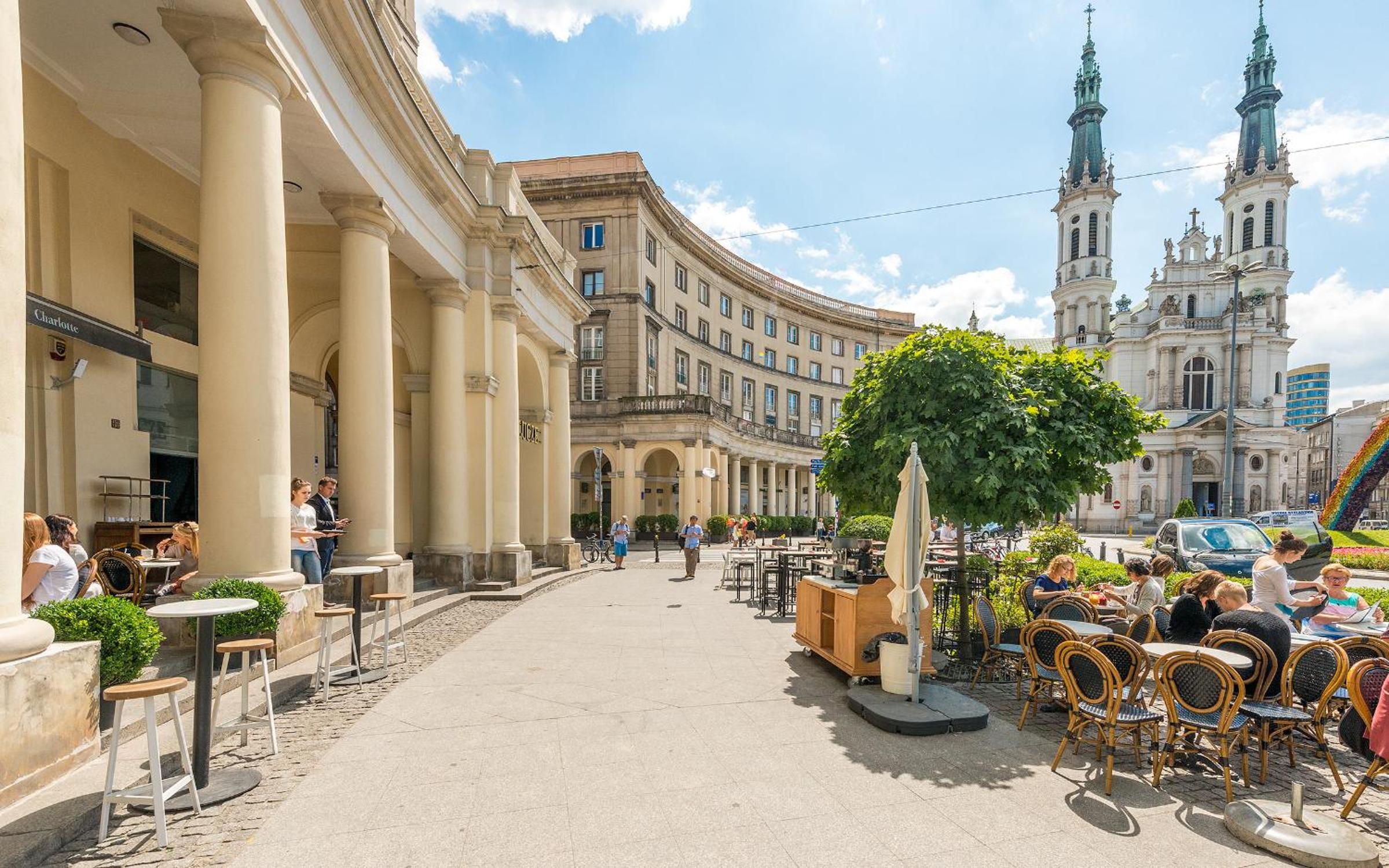 Zbawiciela Square P&O Serviced Apartments