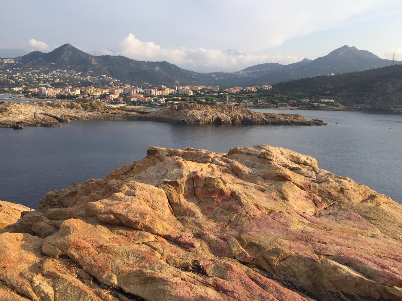 Villa grand confort à 500m de la plage de LOZARI