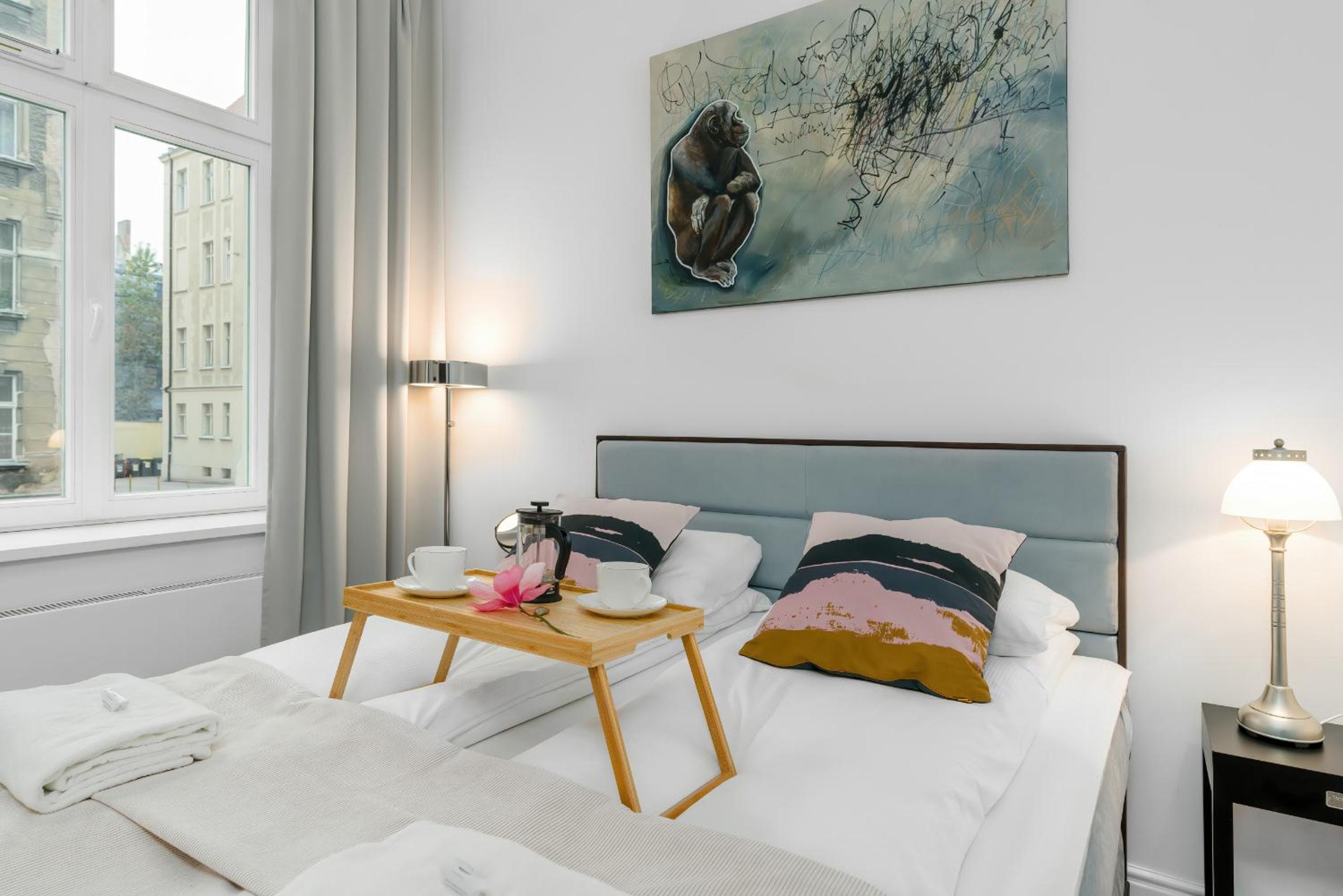 Deluxe MTP Apartments Matejki by Renters view 4