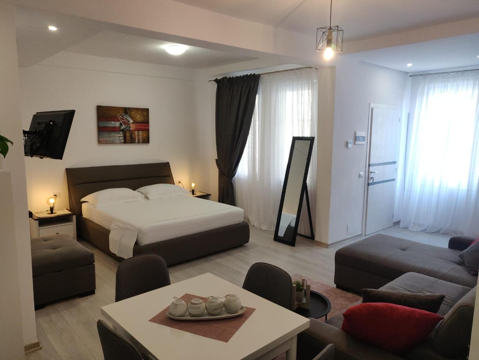 E&A Apartments Guesthouse