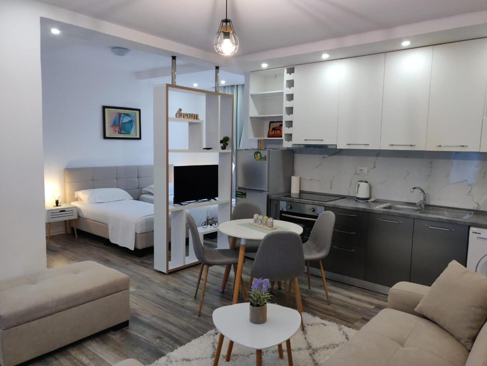 E&A Apartments Guesthouse