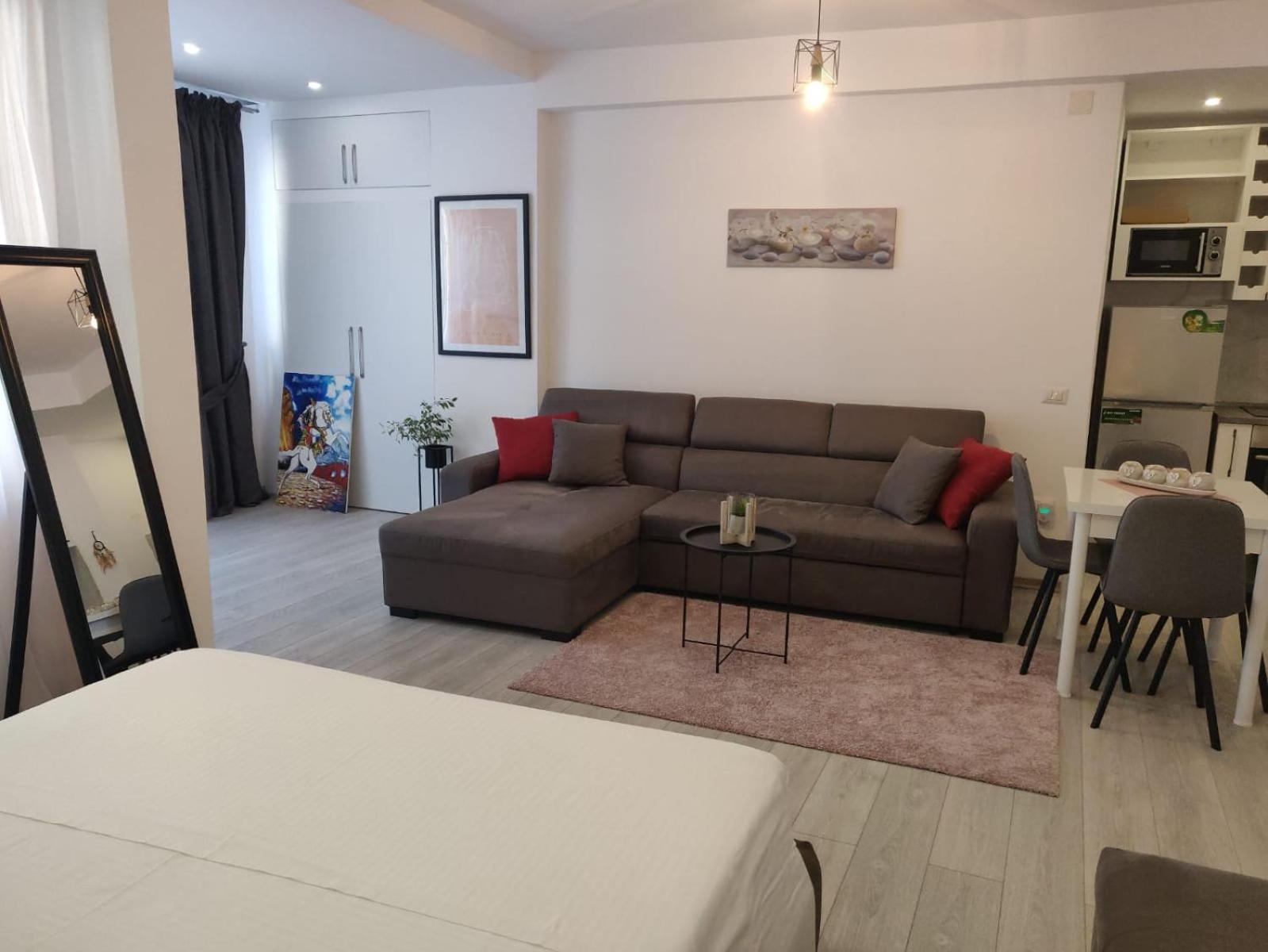 E&A Apartments Guesthouse