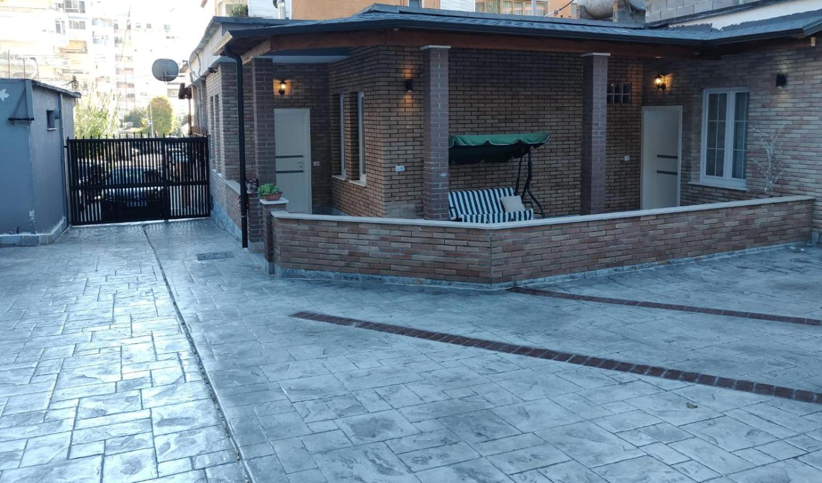 E&A Apartments Guesthouse