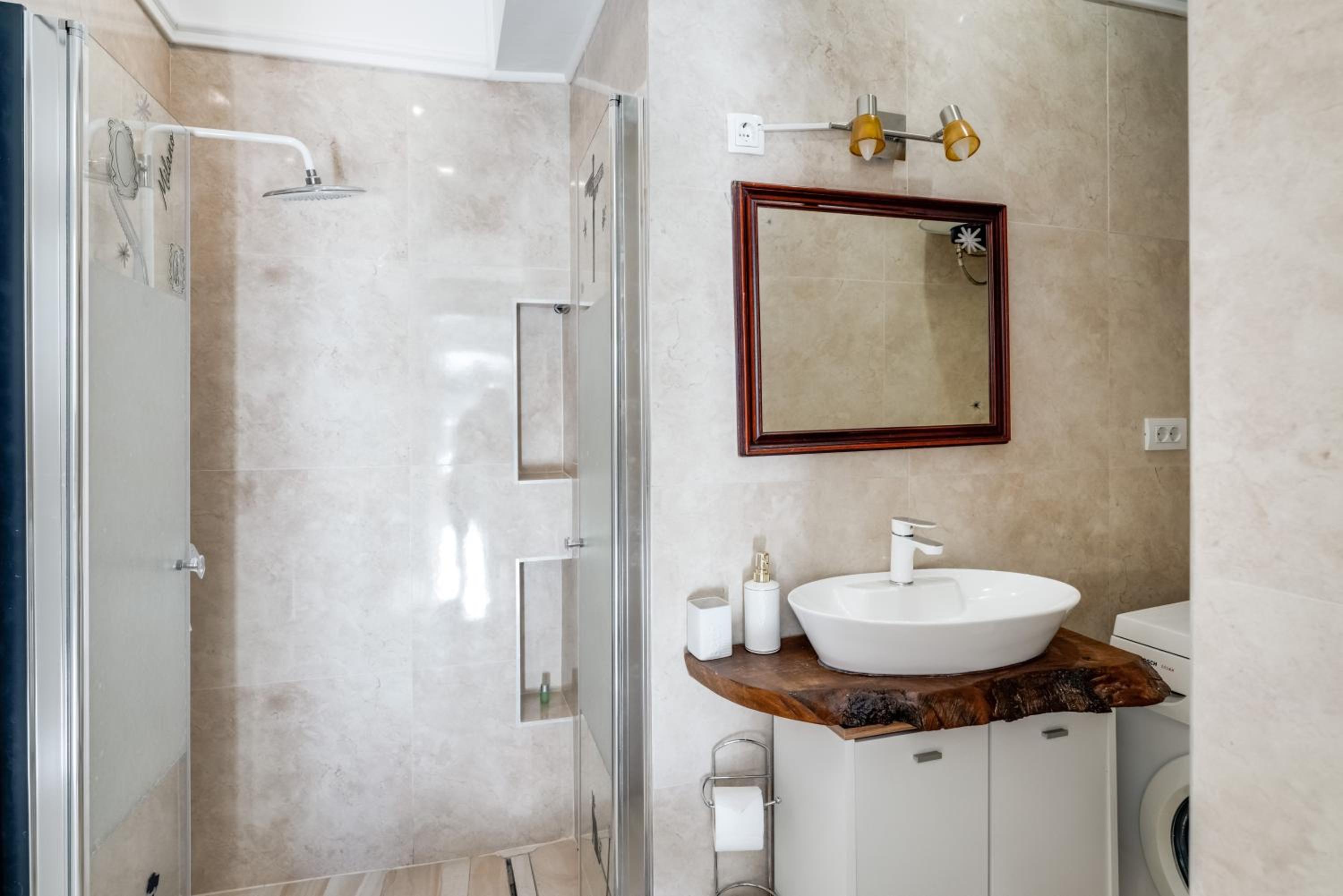 B&B Antigona