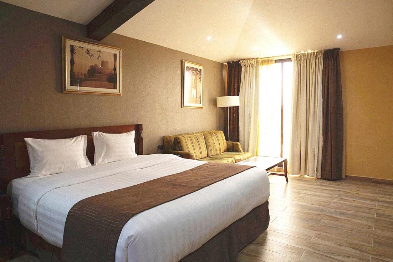 Desert Inn Resort and Camp