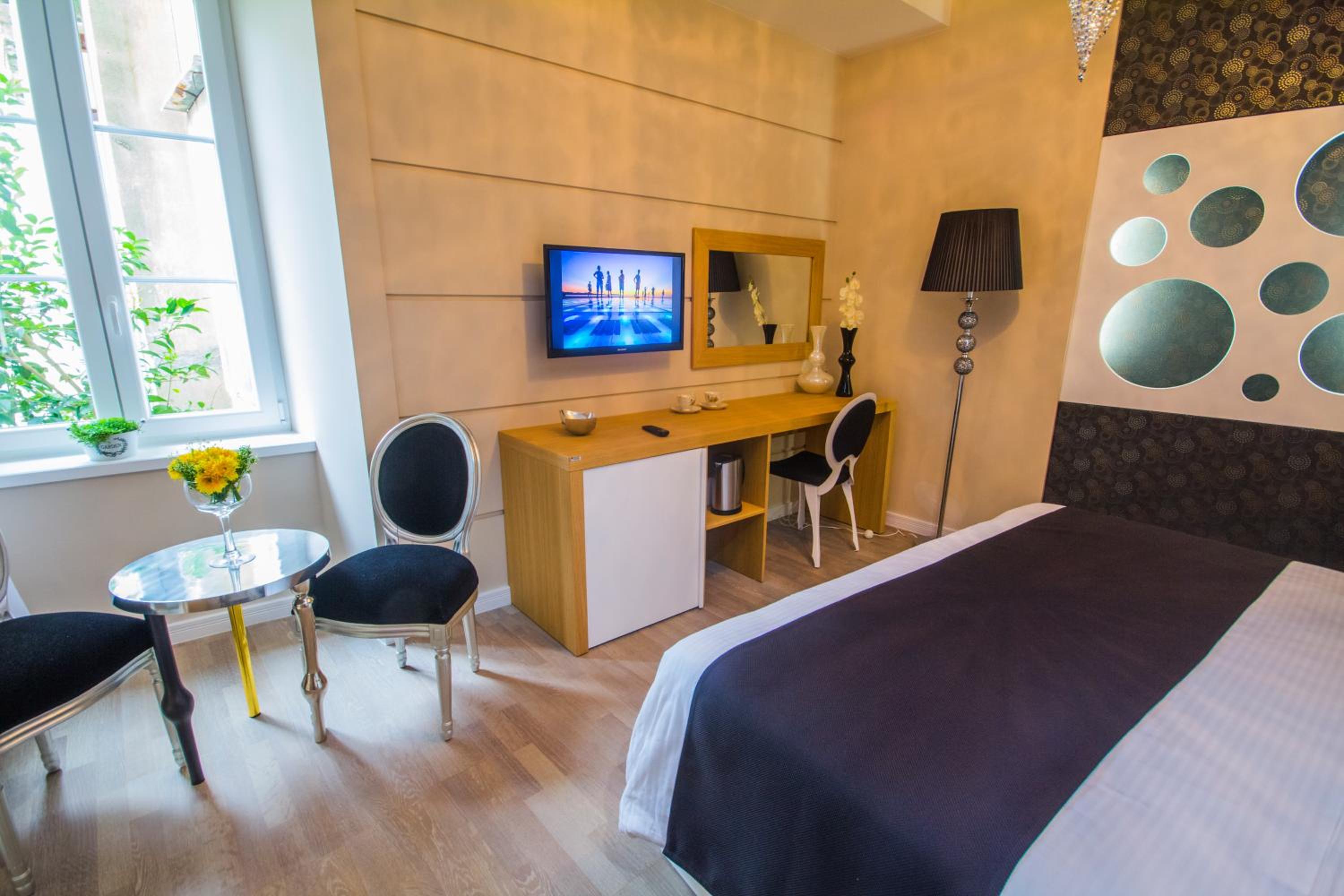 Peninsula Luxury Rooms — photo 34
