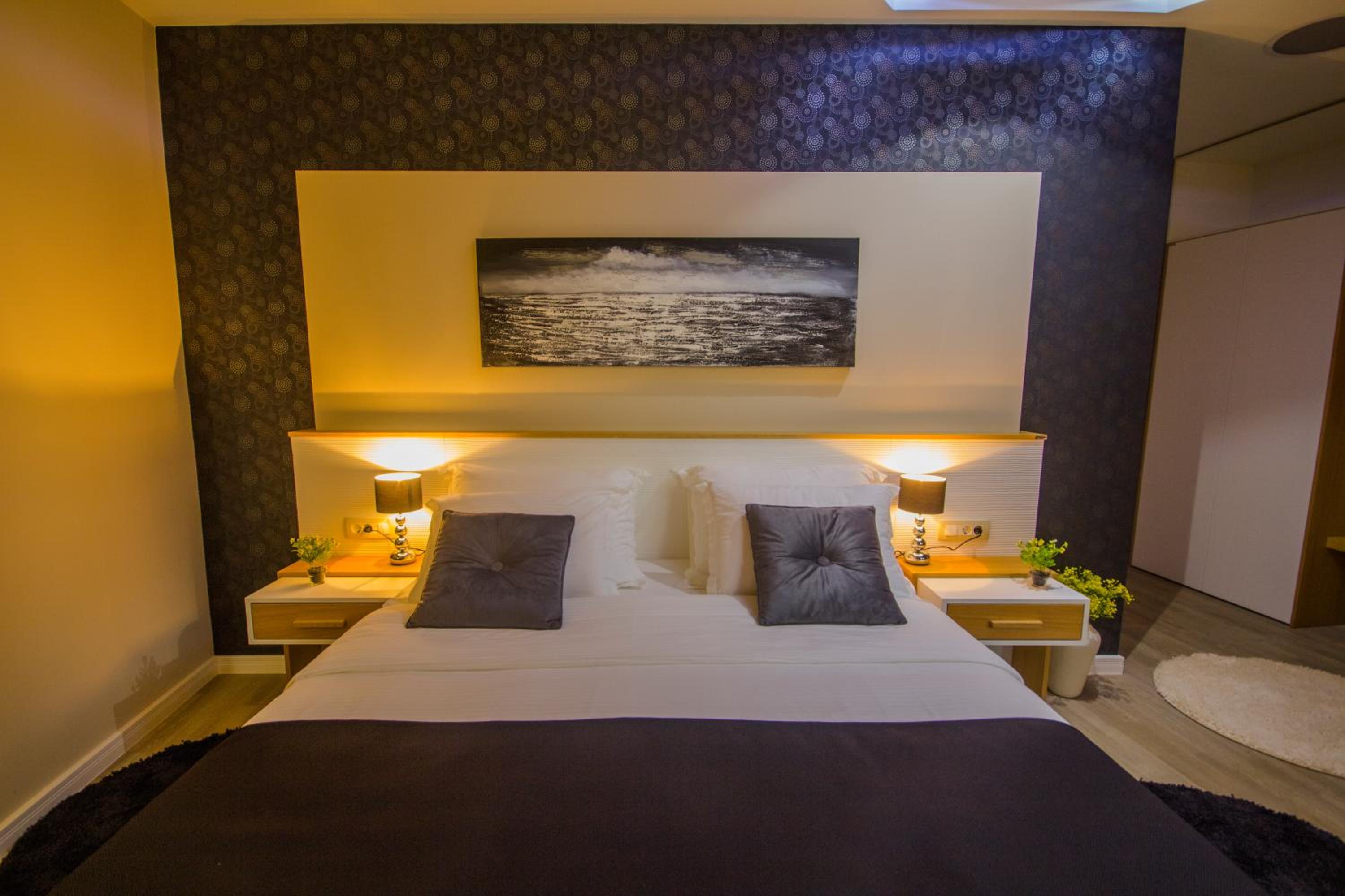 Peninsula Luxury Rooms