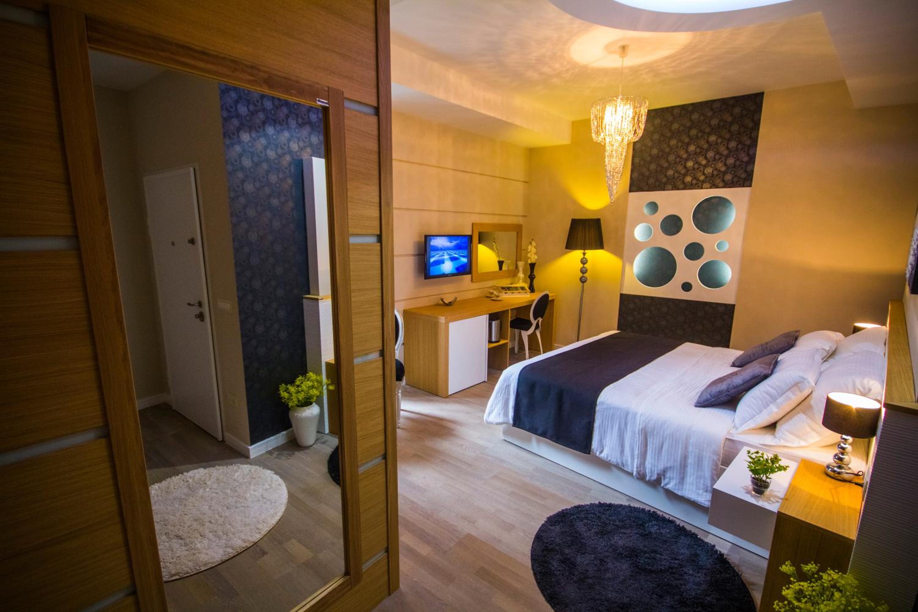 Peninsula Luxury Rooms — photo 39