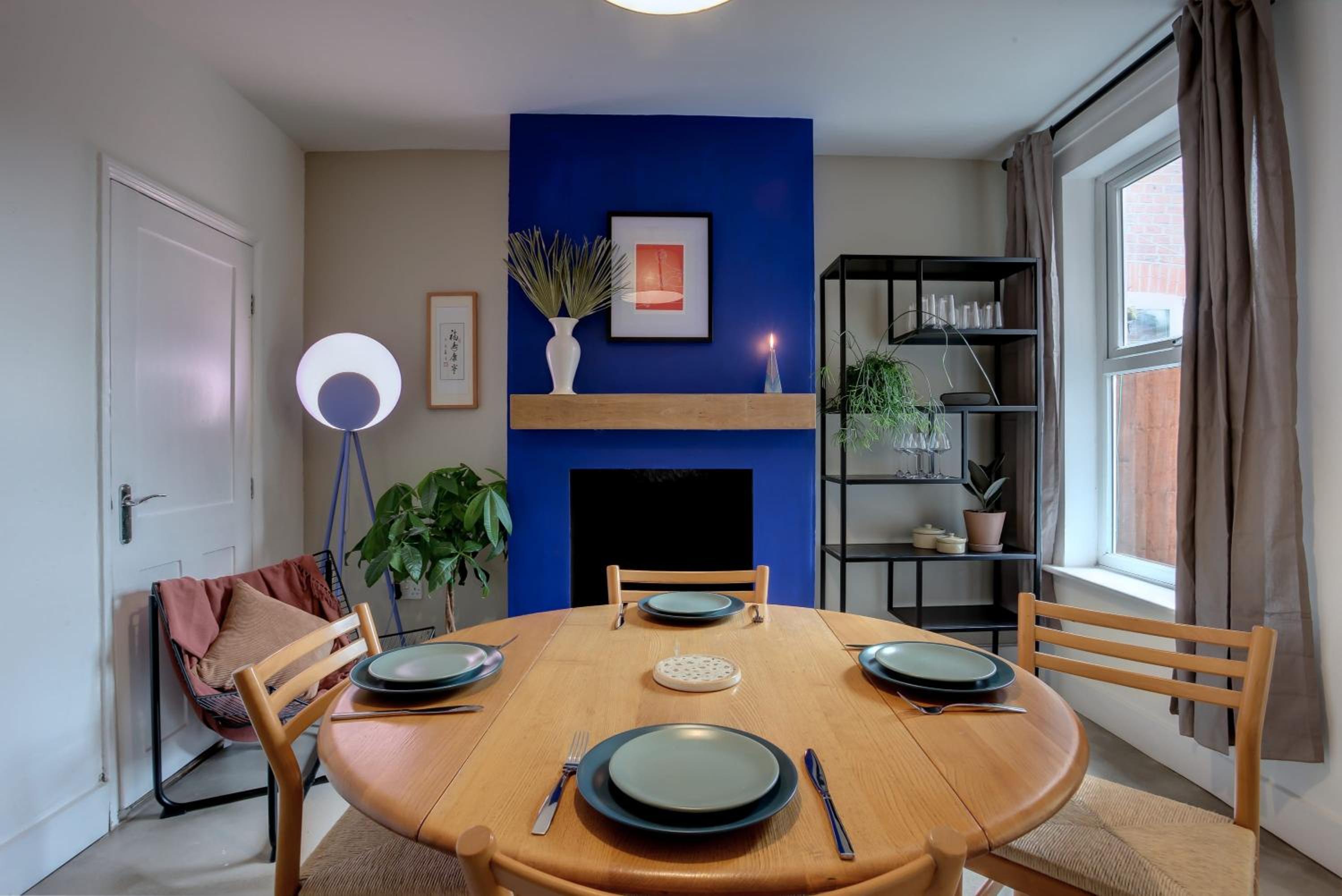 Ideal for contractors discounted longer stays Designer city centre home with free parking view 3