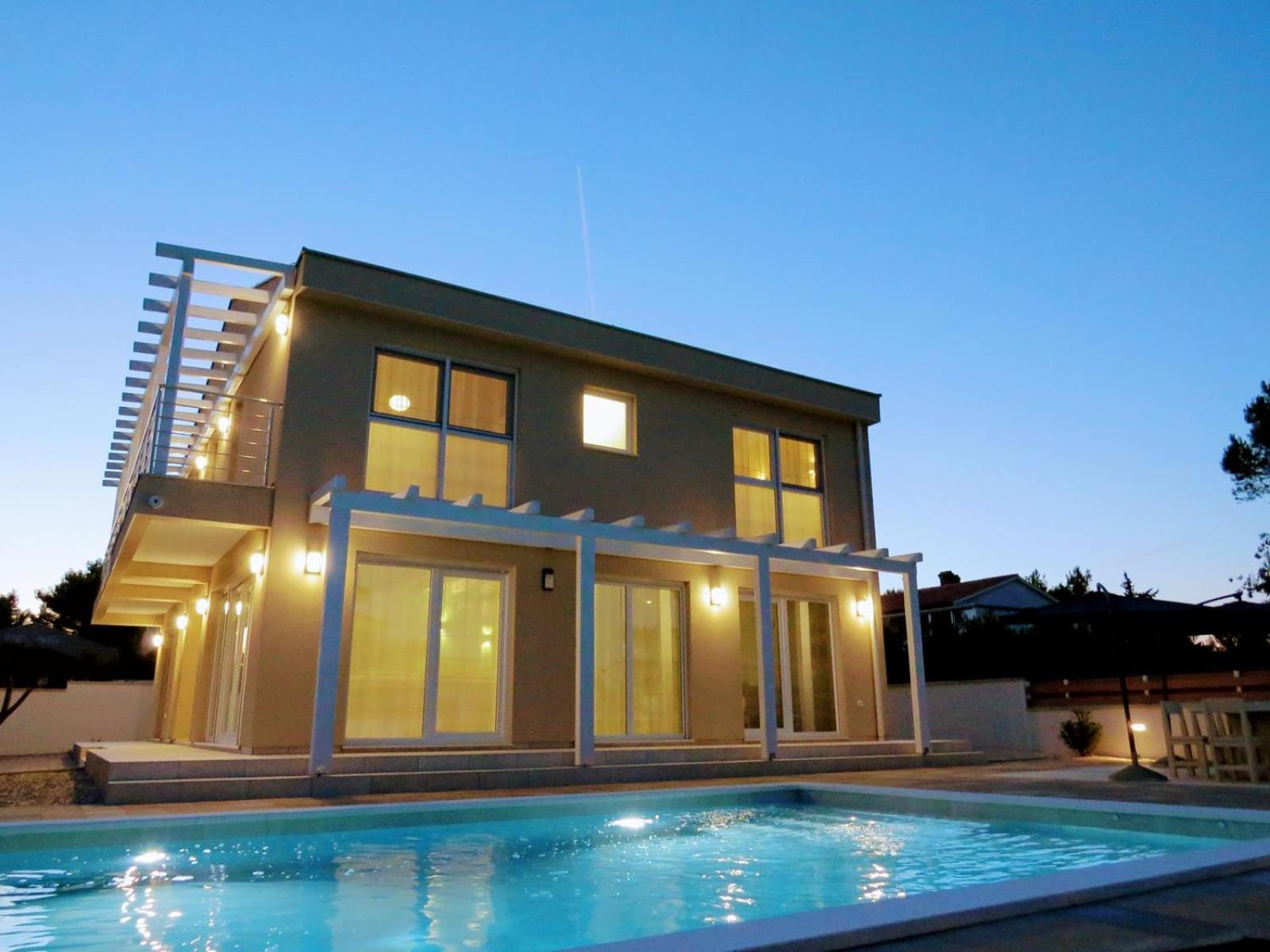 Villa OLIVIA - new and modern house with pool, souna, jacuzzi & playground, Ližnjan - Istra