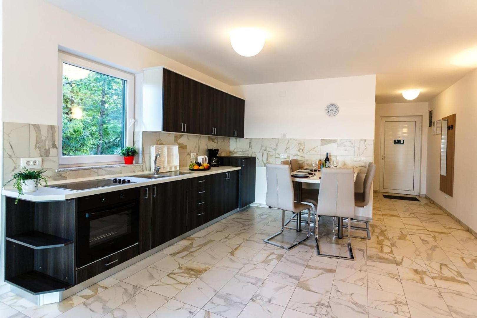 Apartments Adria