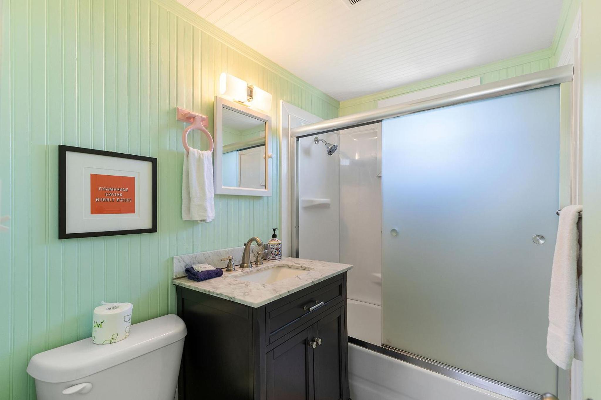 1684 E Ashley - Sol Searcher - 2 Bedrooms