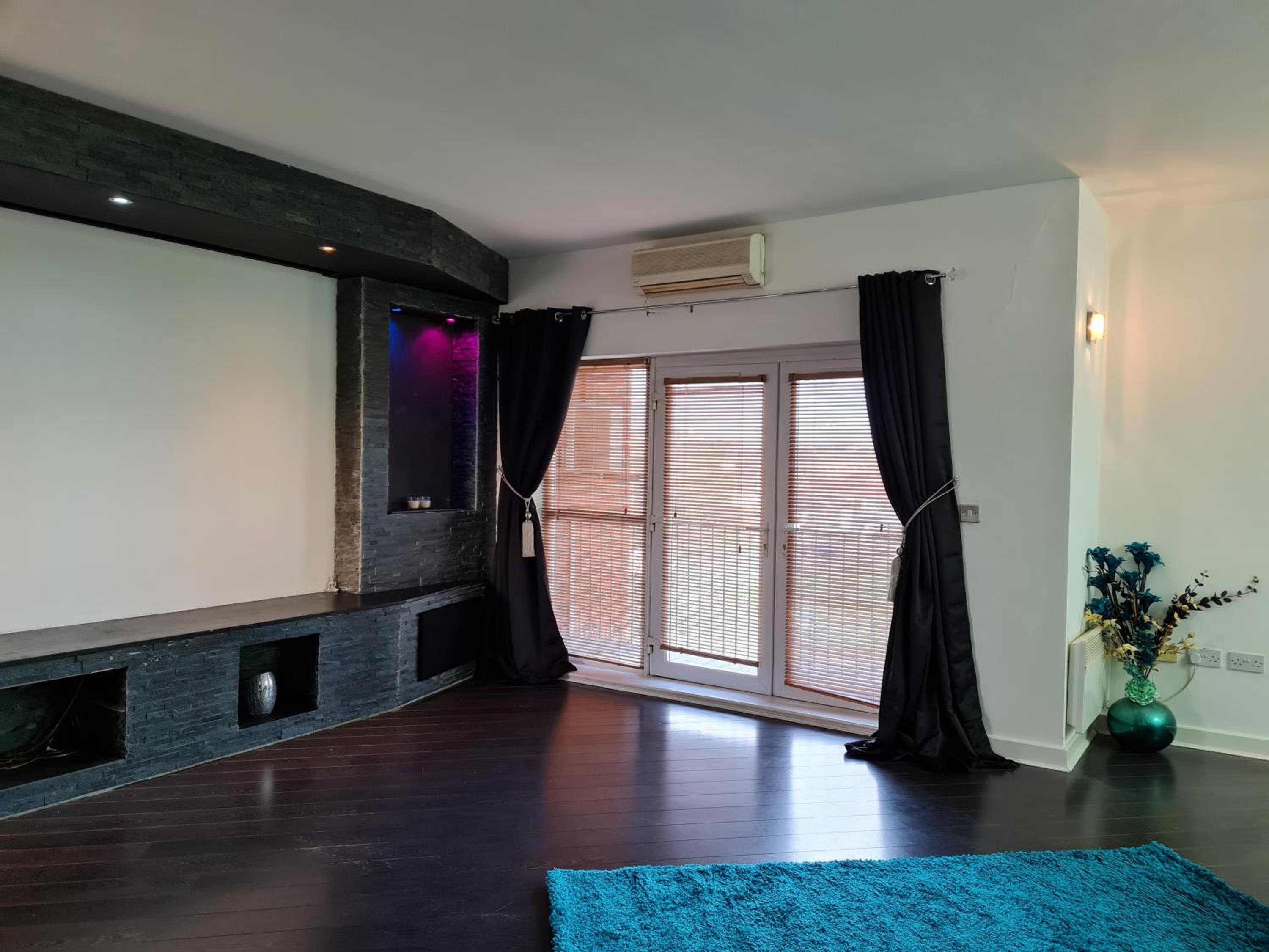 Stockton Heights, Warrington, Centrally Located Between Town Centre and Stockton Heath, High Speed Wifi, Cozy Stay view 3