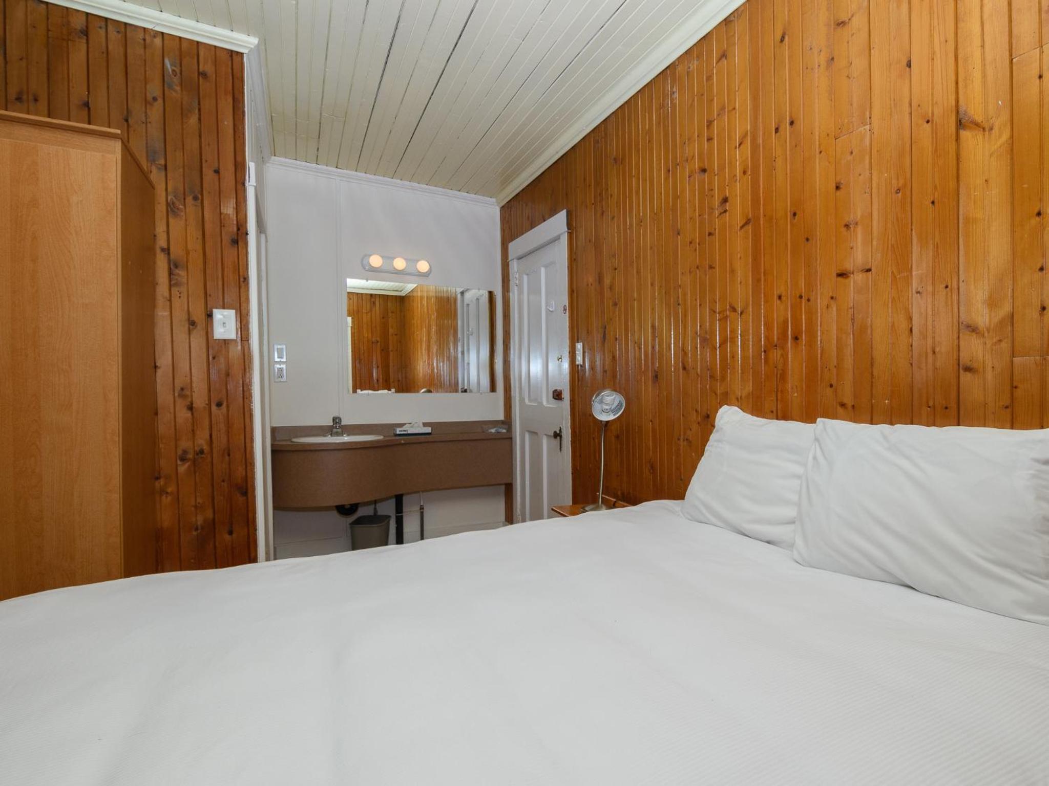 Au Pic de l'Aurore Motel-Chalets