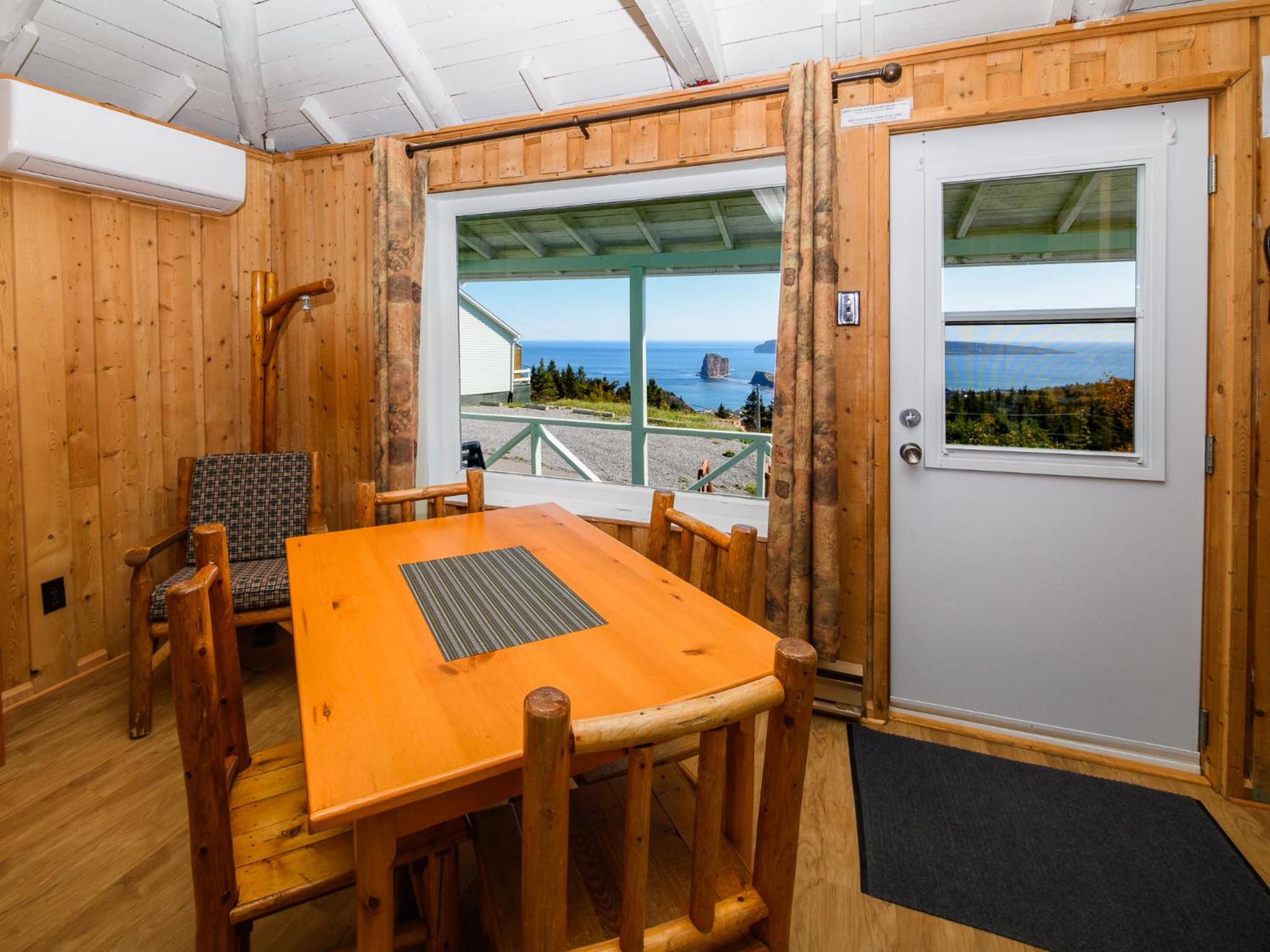 Au Pic de l'Aurore Motel-Chalets