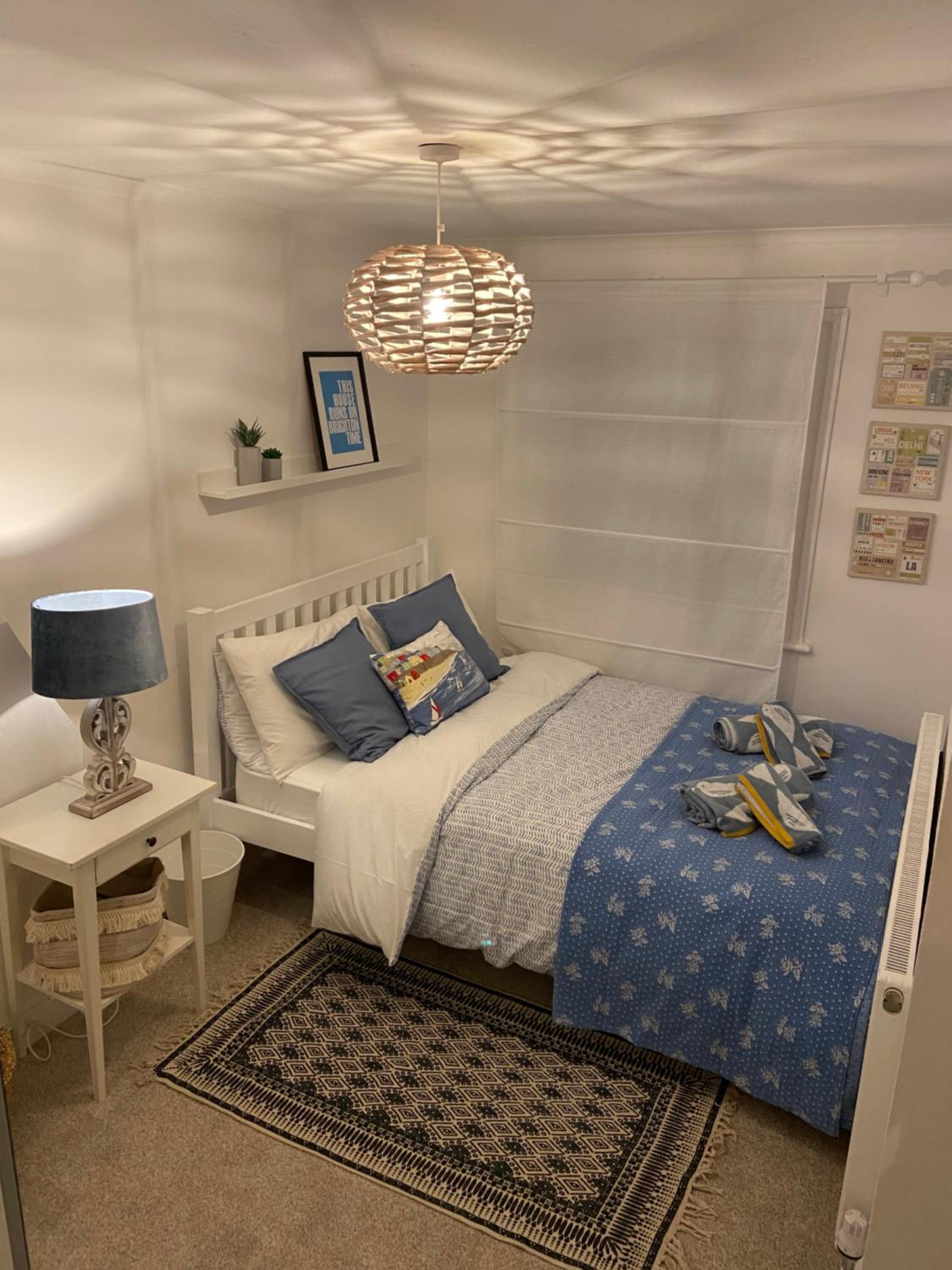 Centrally located, comfortable apartment near Station, Beach and North Laines view 2