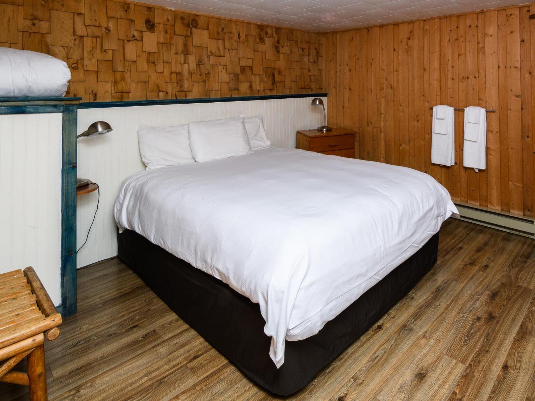Au Pic de l'Aurore Motel-Chalets