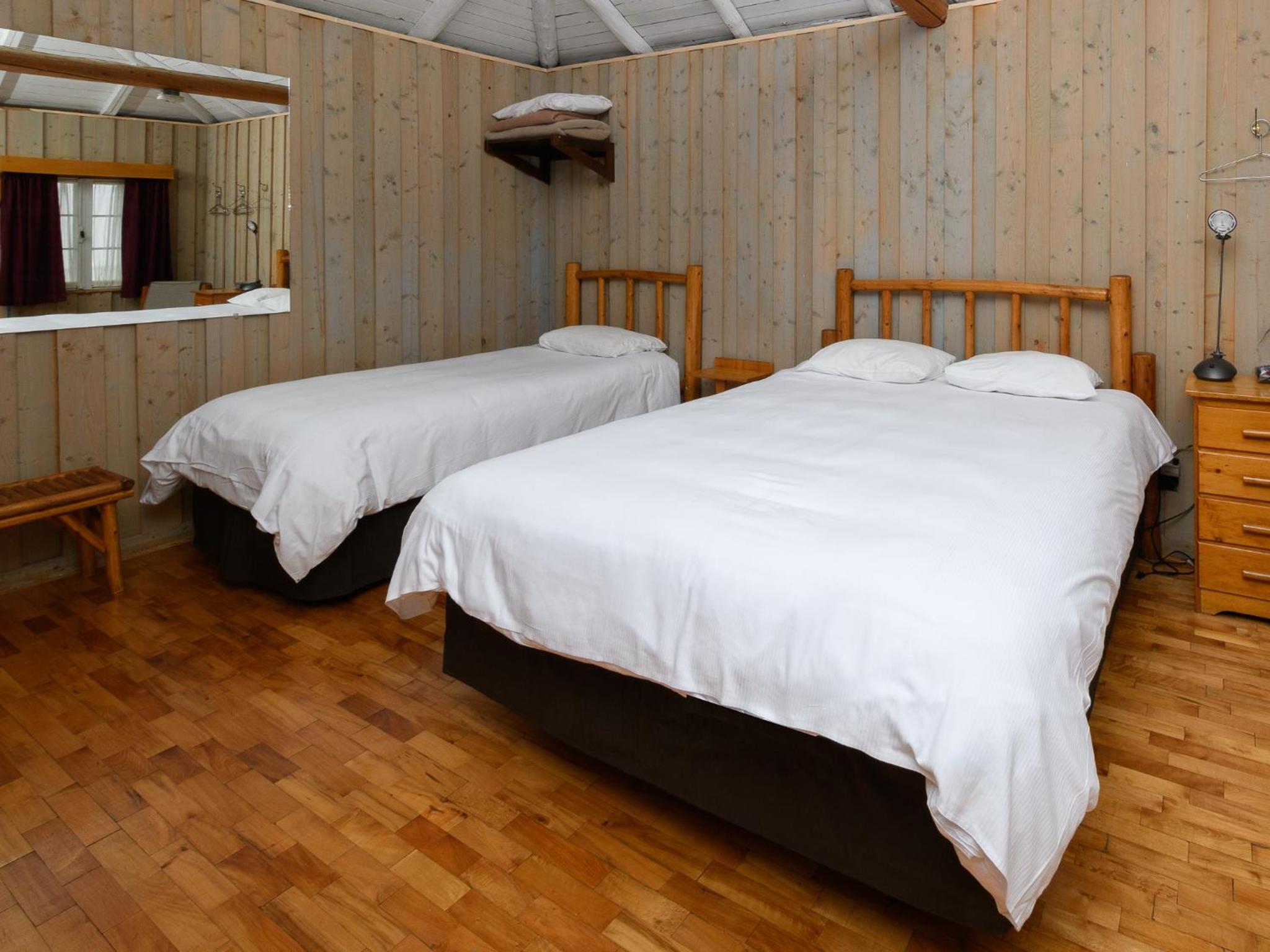 Au Pic de l'Aurore Motel-Chalets