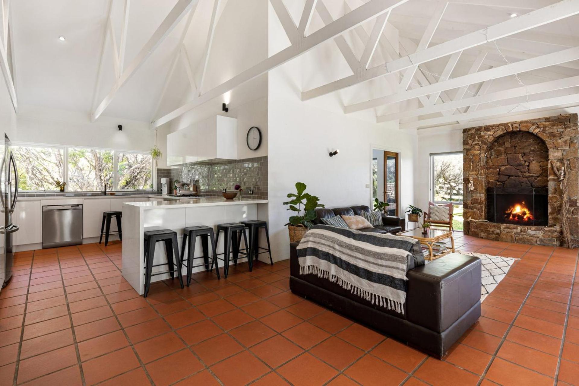 Tuscan style ocean beach escape on the Peninsula only 400m to beach