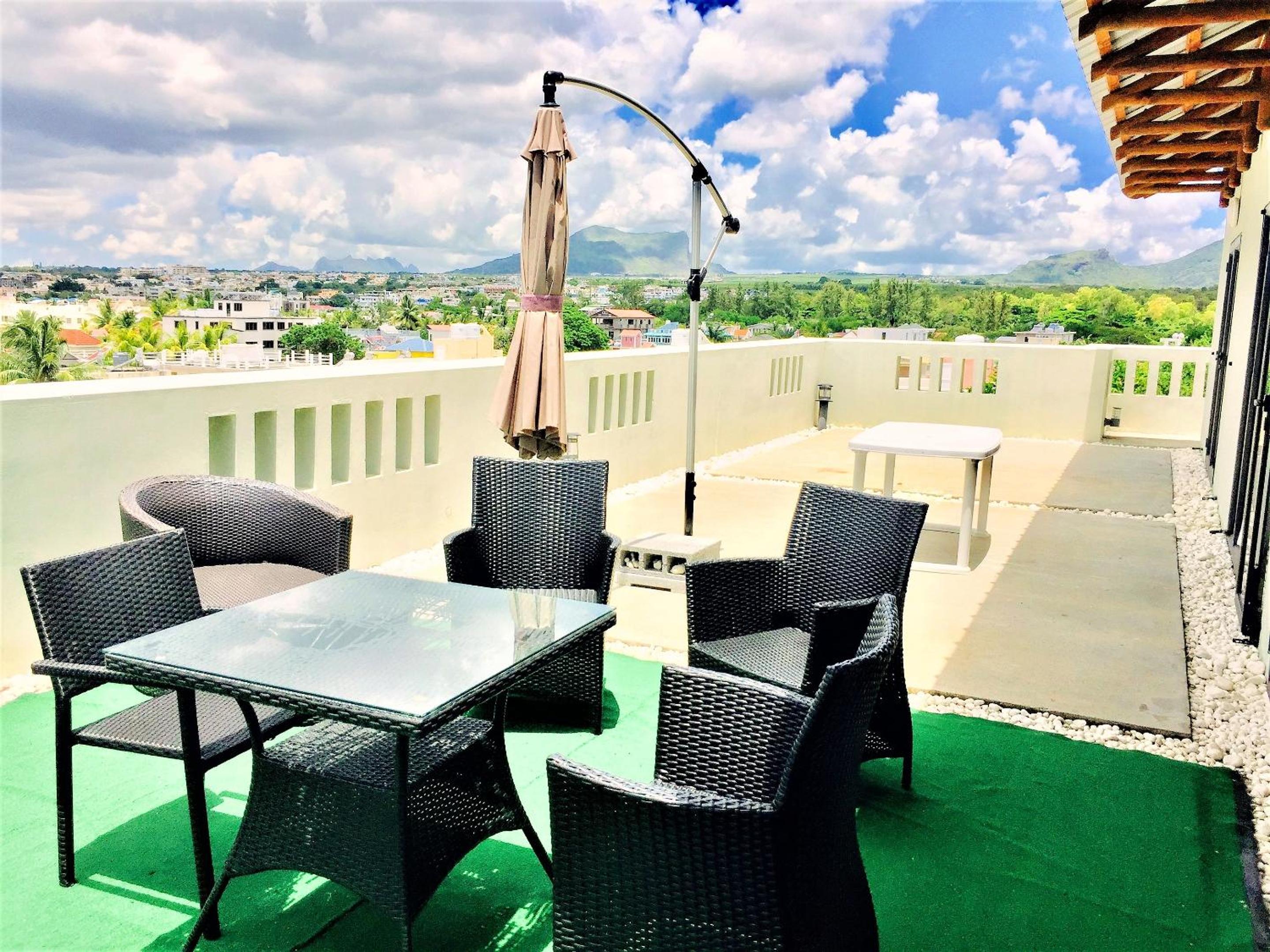 3 bedrooms appartement with shared pool at Flic en Flac