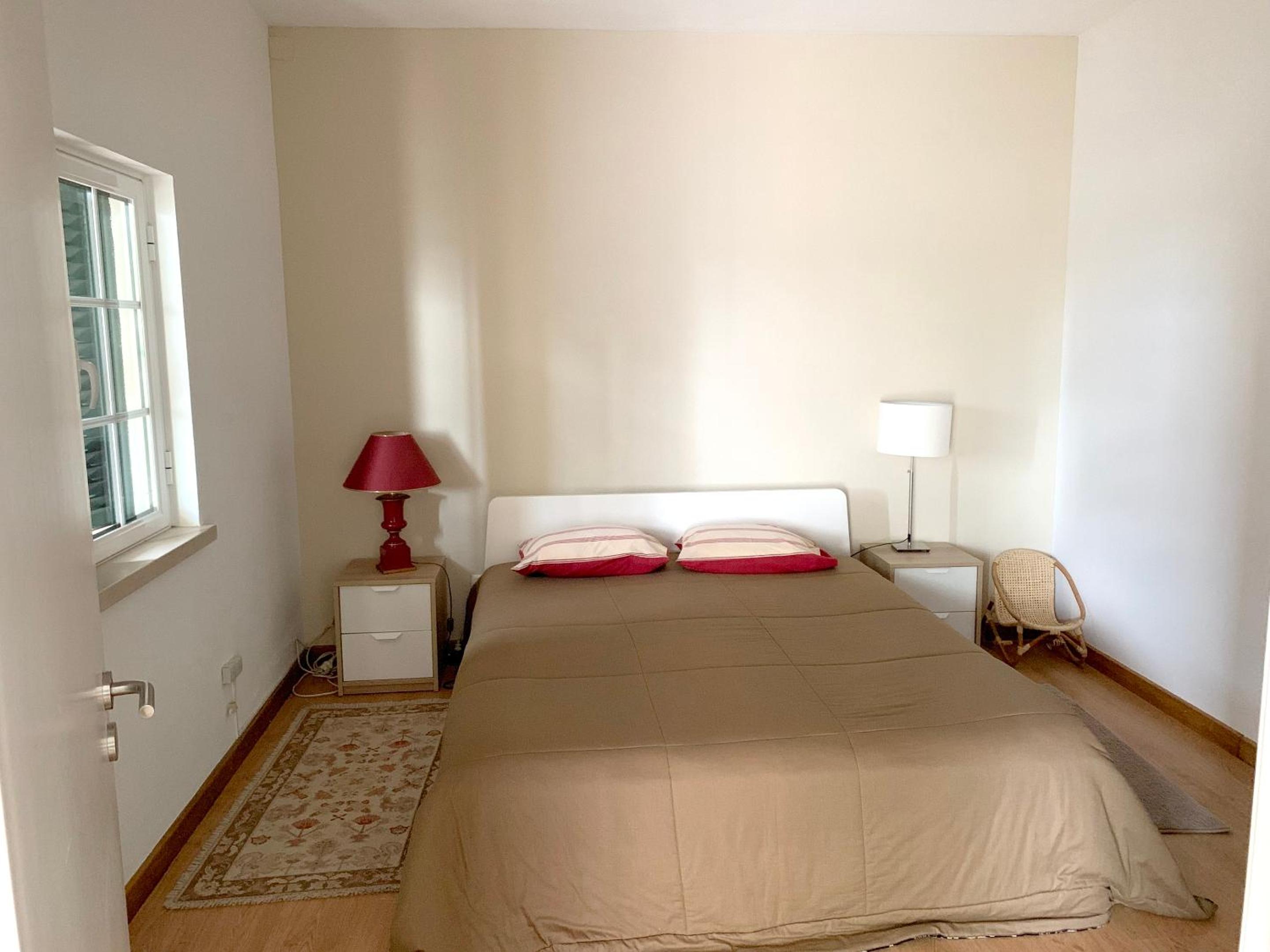 One bedroom house with shared pool enclosed garden and wifi at Alcanhoes