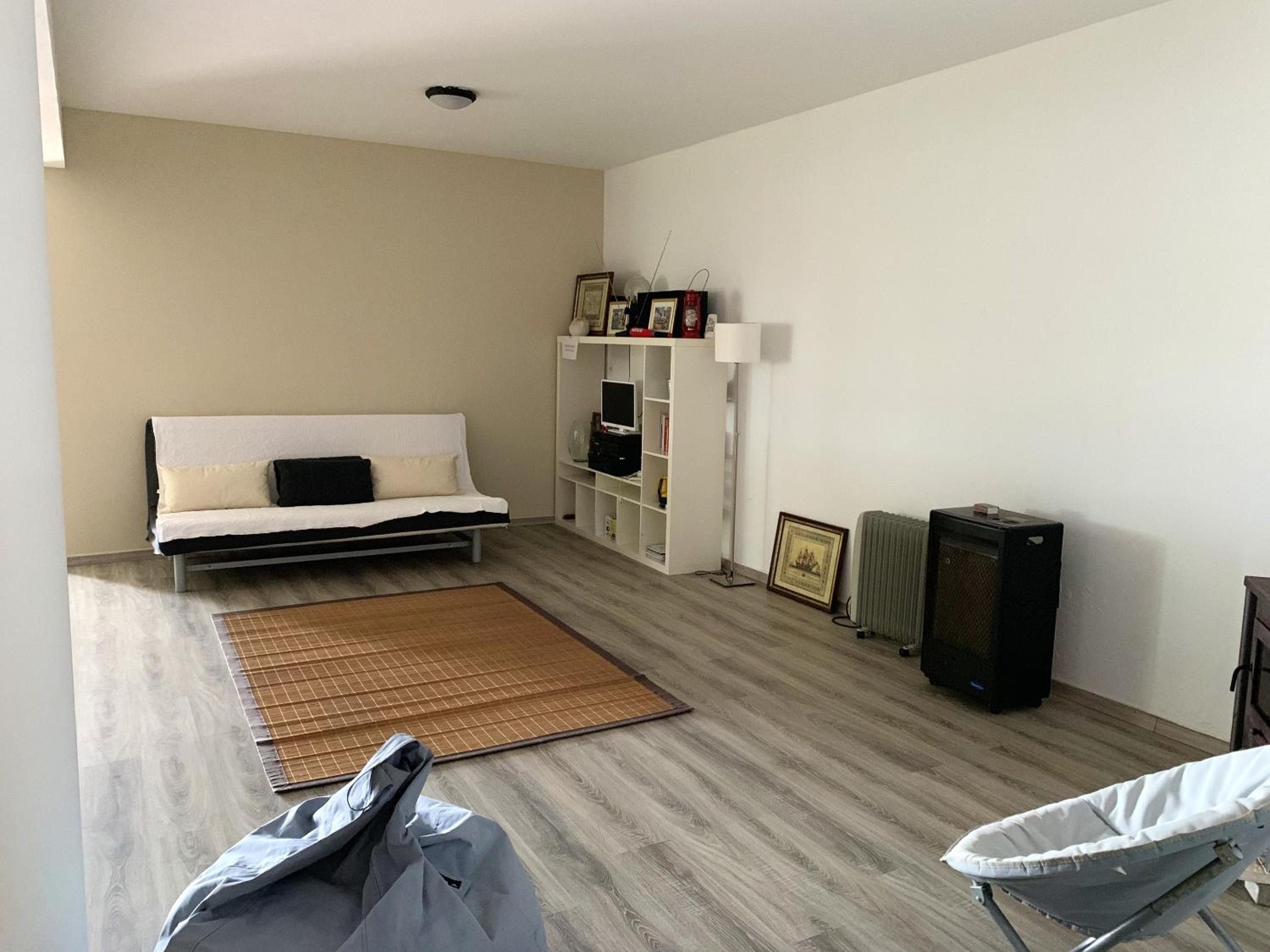One bedroom house with shared pool enclosed garden and wifi at Alcanhoes