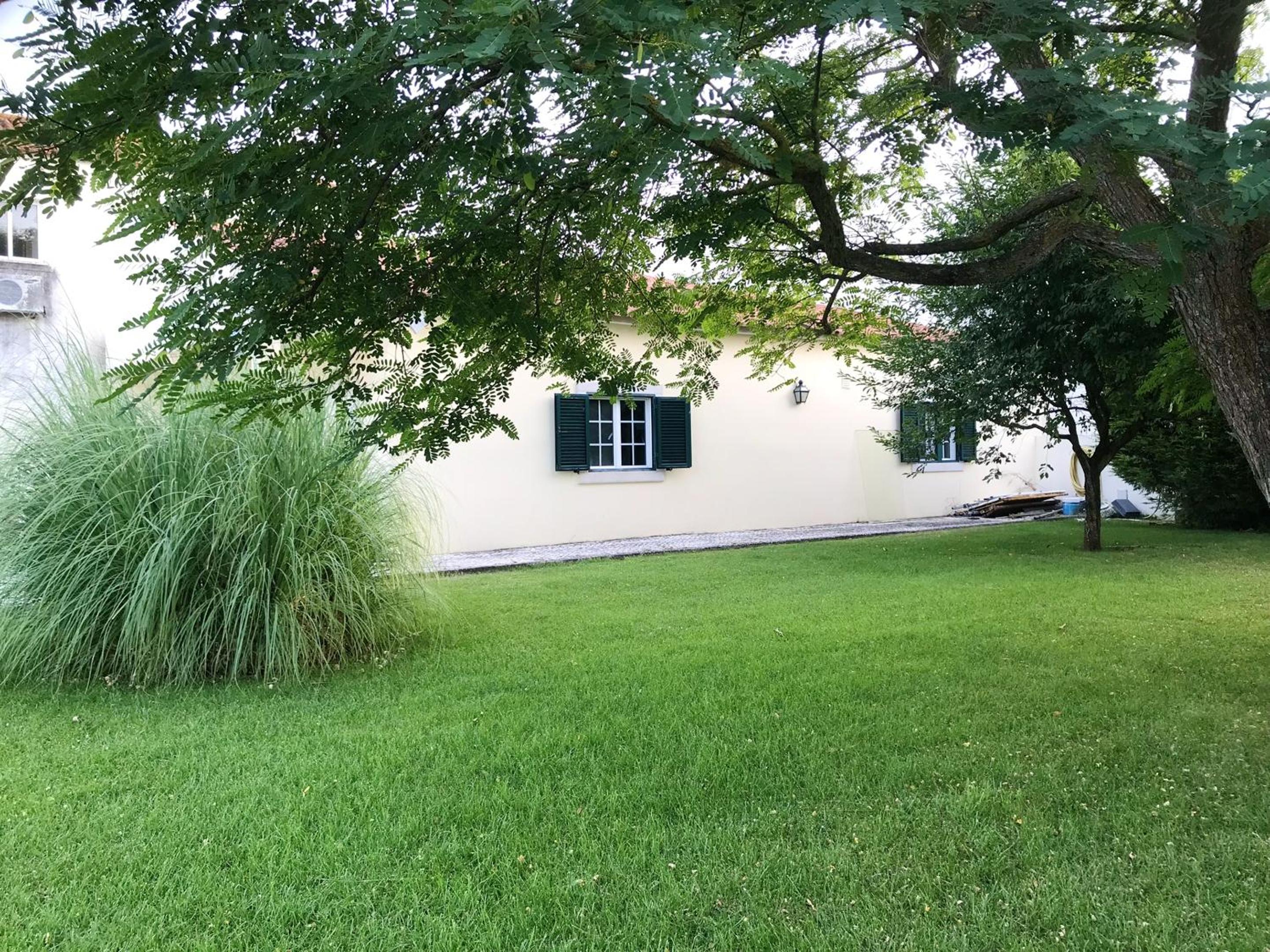 One bedroom house with shared pool enclosed garden and wifi at Alcanhoes