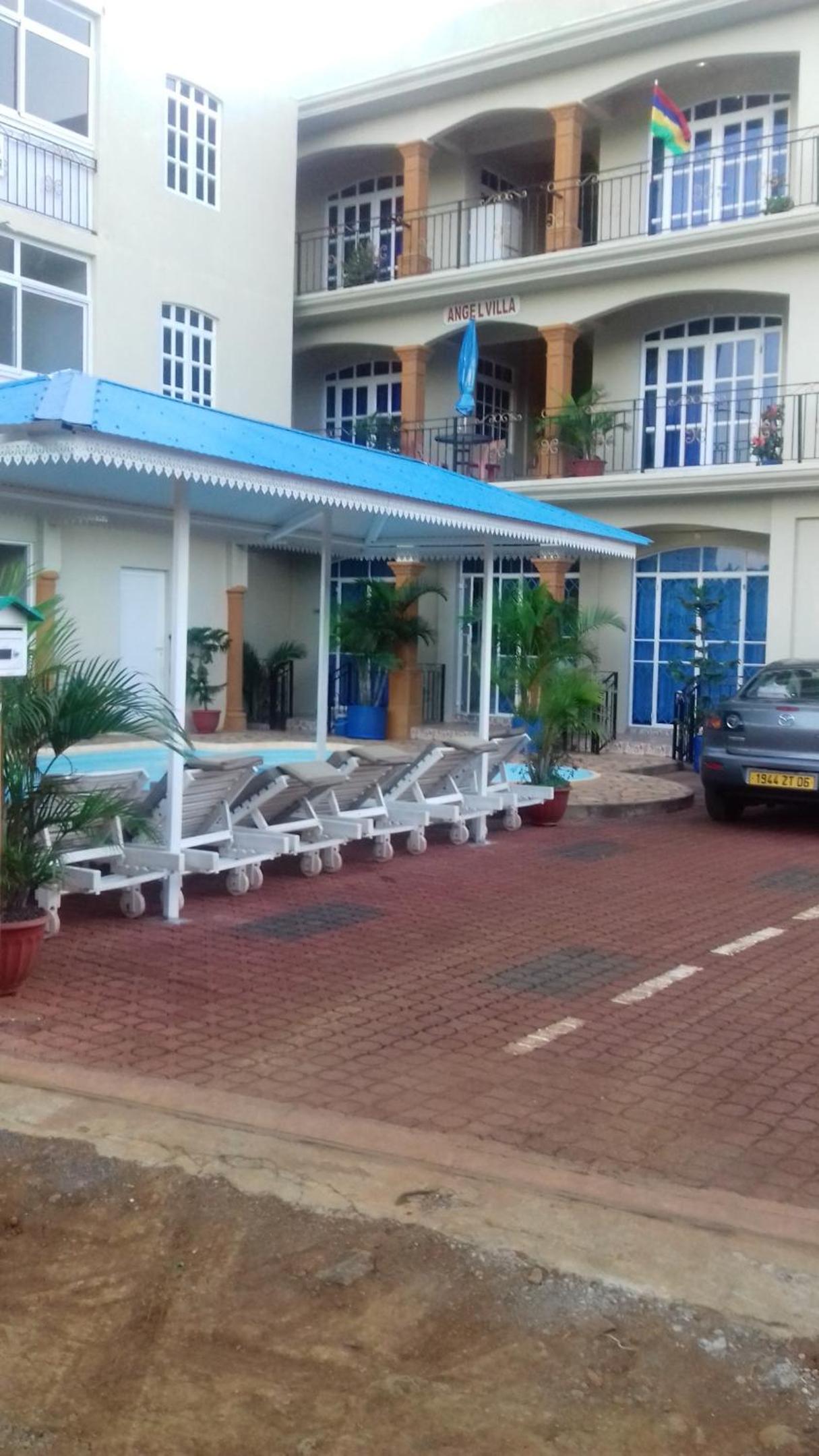 Studio at Pointe aux piments 200 m away from the beach with shared pool balcony and wifi view 5