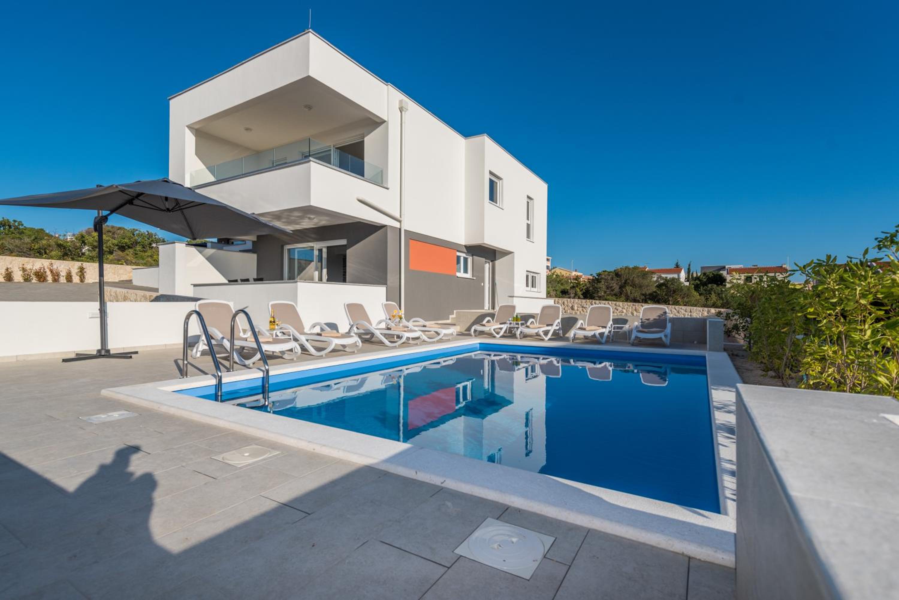 Zara luxury apartment with pool